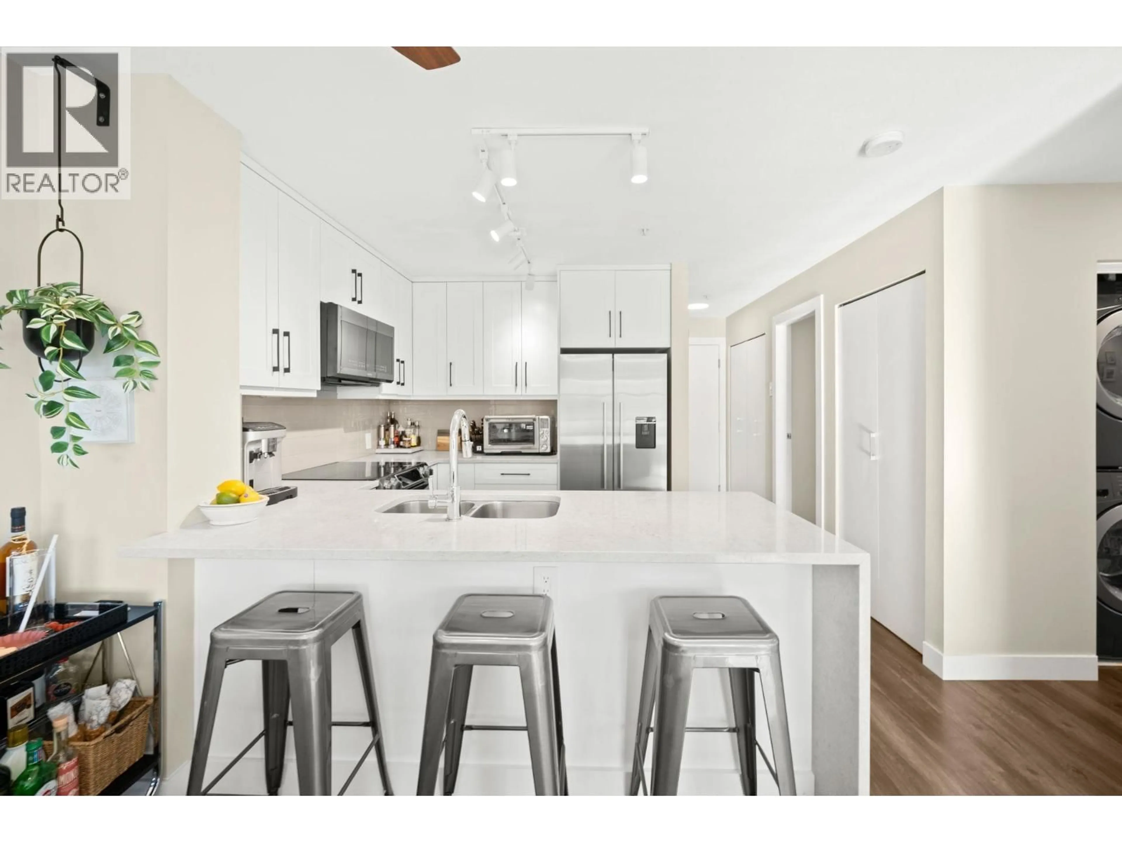 Open concept kitchen, unknown for 410 - 124 3RD STREET, North Vancouver British Columbia V7M1E8