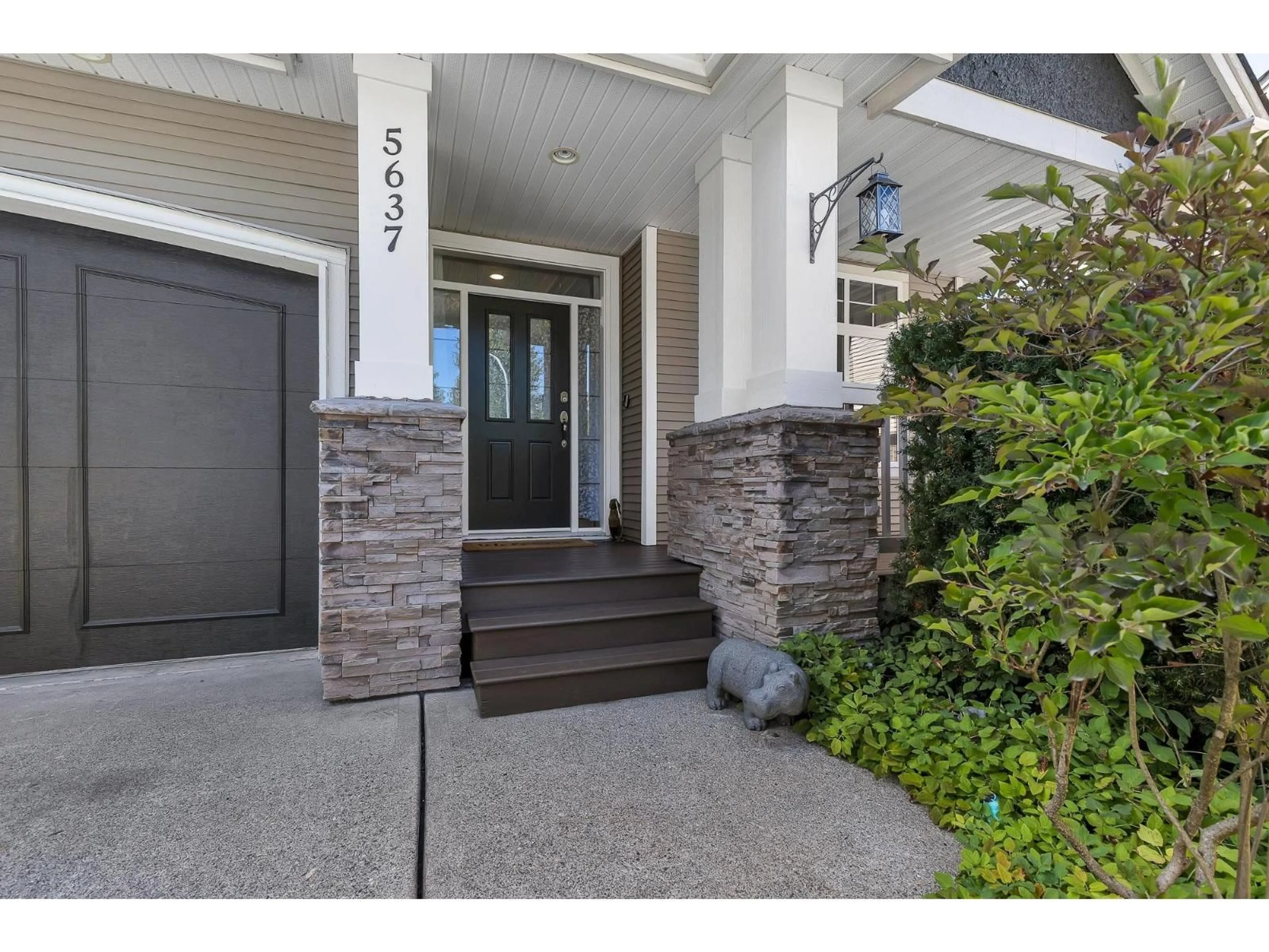 Indoor entryway for 5637 THOM CREEK DRIVE, Chilliwack British Columbia V2R5Z6