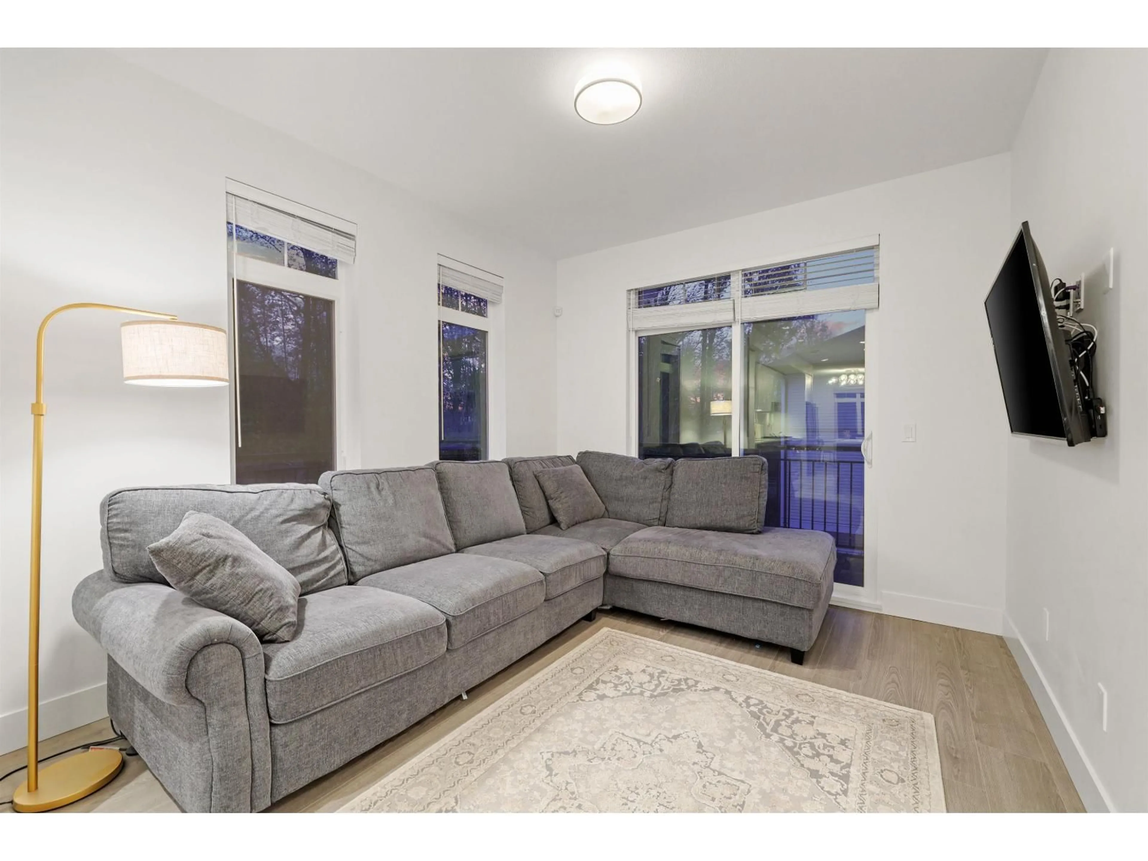 Living room with furniture, unknown for 51 - 2070 OAK MEADOWS DRIVE, Surrey British Columbia V3Z1J1