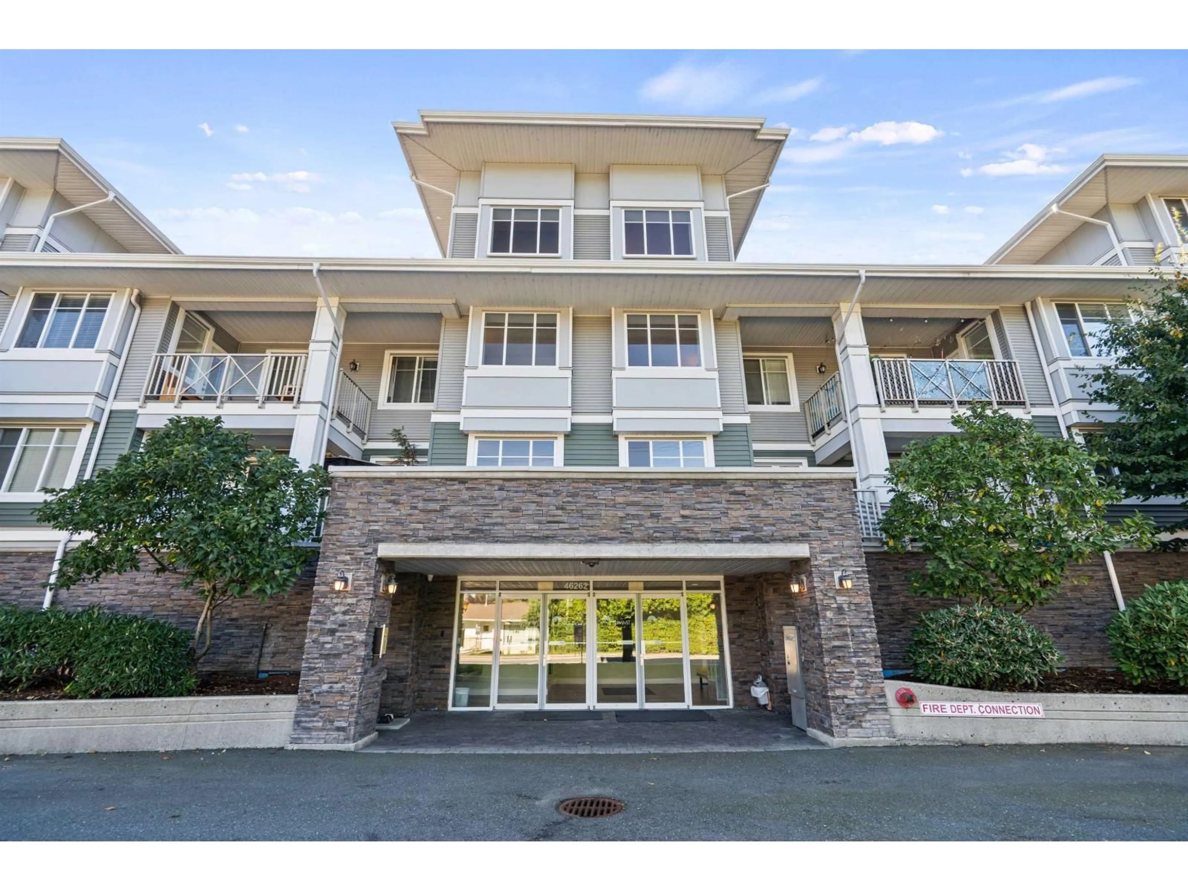 Indoor foyer for 216 - 46262 FIRST AVENUE, Chilliwack British Columbia V2P0C3