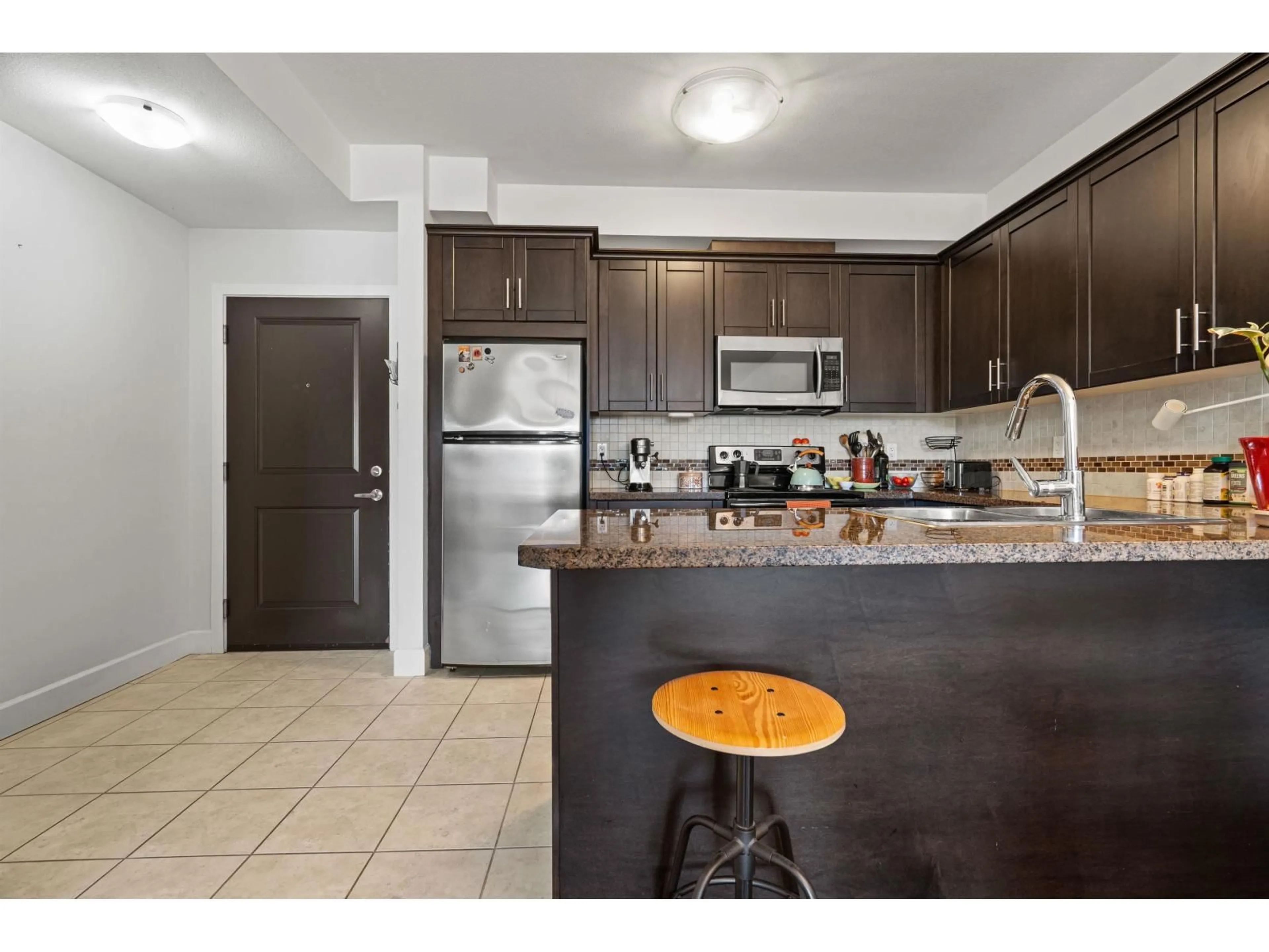 Standard kitchen, unknown for 216 - 46262 FIRST AVENUE, Chilliwack British Columbia V2P0C3