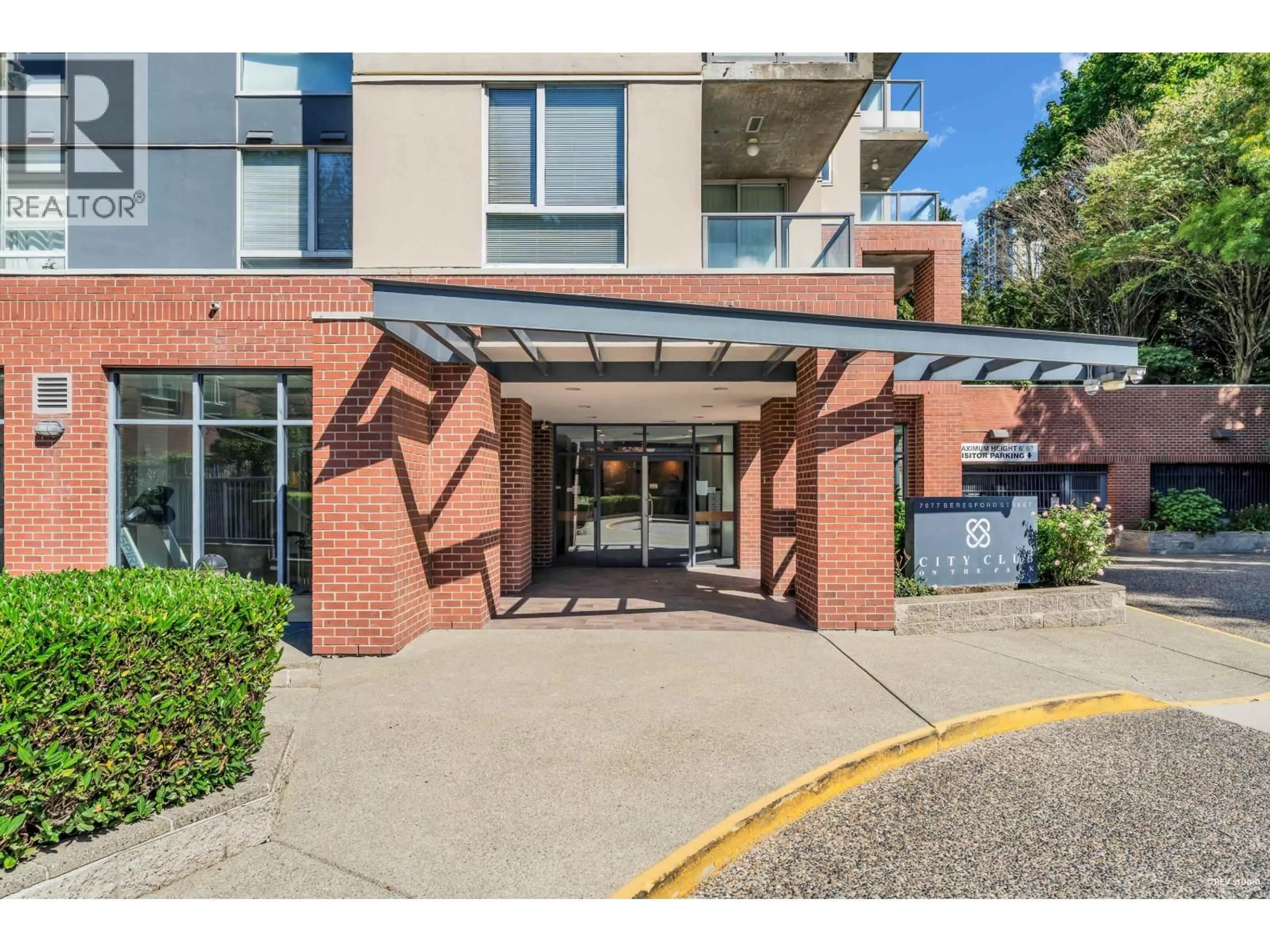 Indoor foyer for 1608 - 7077 BERESFORD STREET, Burnaby British Columbia V5E4J5