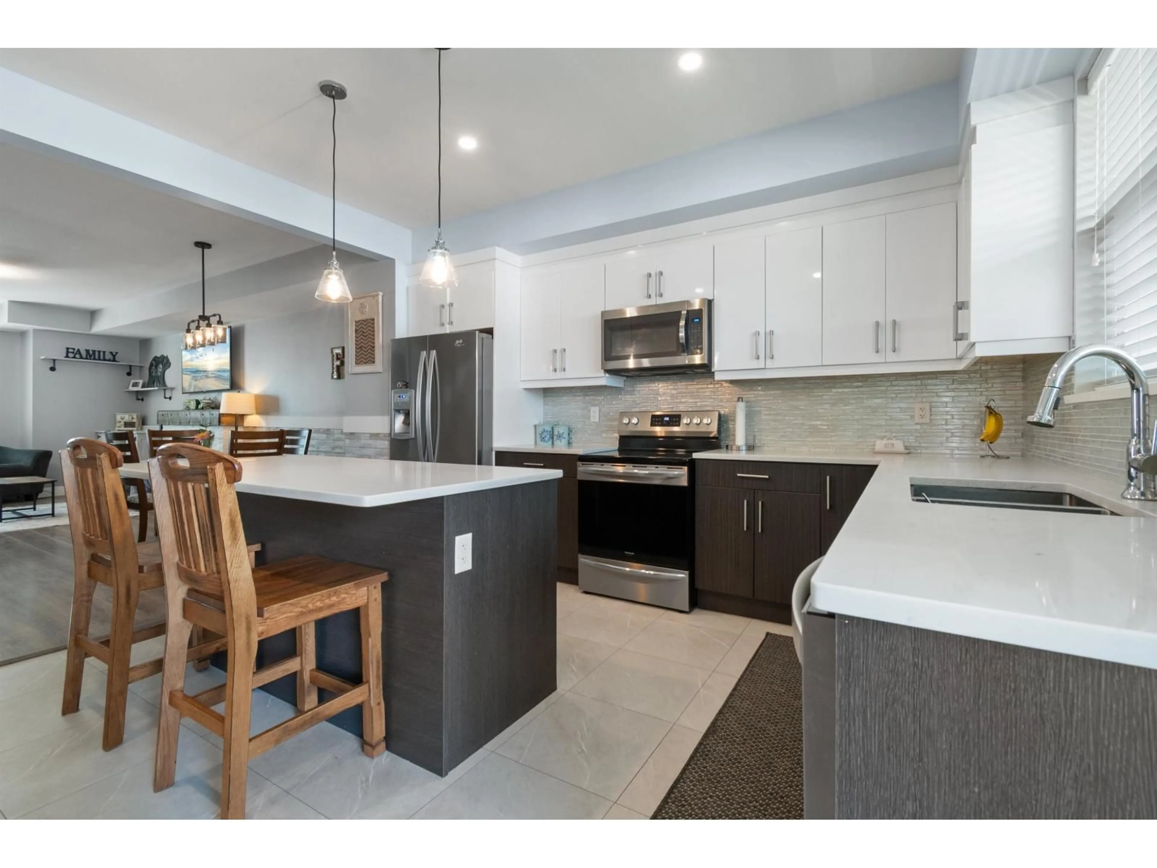 Open concept kitchen, ceramic/tile floor for 2 - 45395 SPADINA AVENUE, Chilliwack British Columbia V2P0H3