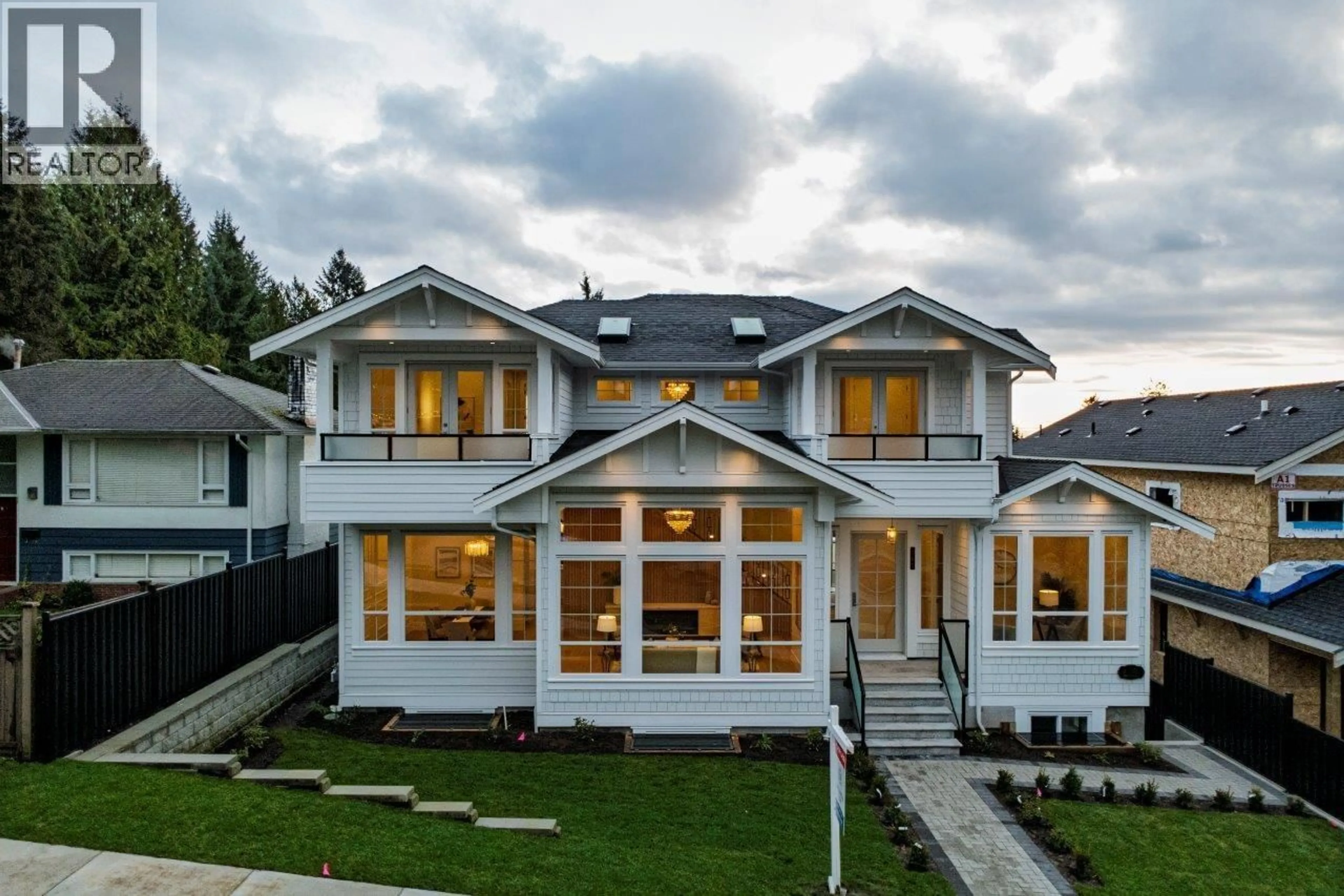 Home with vinyl exterior material, street for 361 22ND STREET, North Vancouver British Columbia V7L3C8