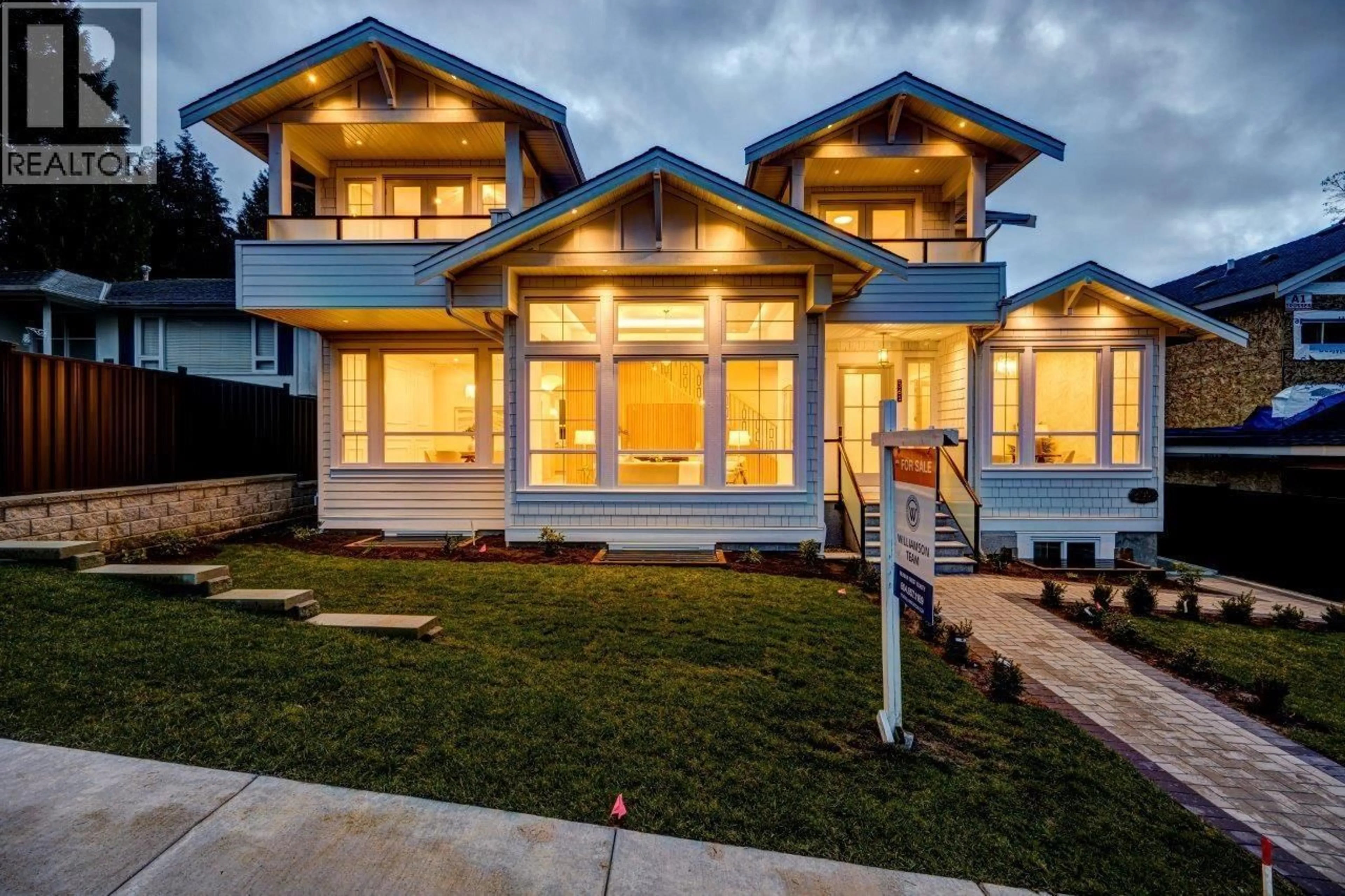 Home with vinyl exterior material, street for 361 22ND STREET, North Vancouver British Columbia V7L3C8