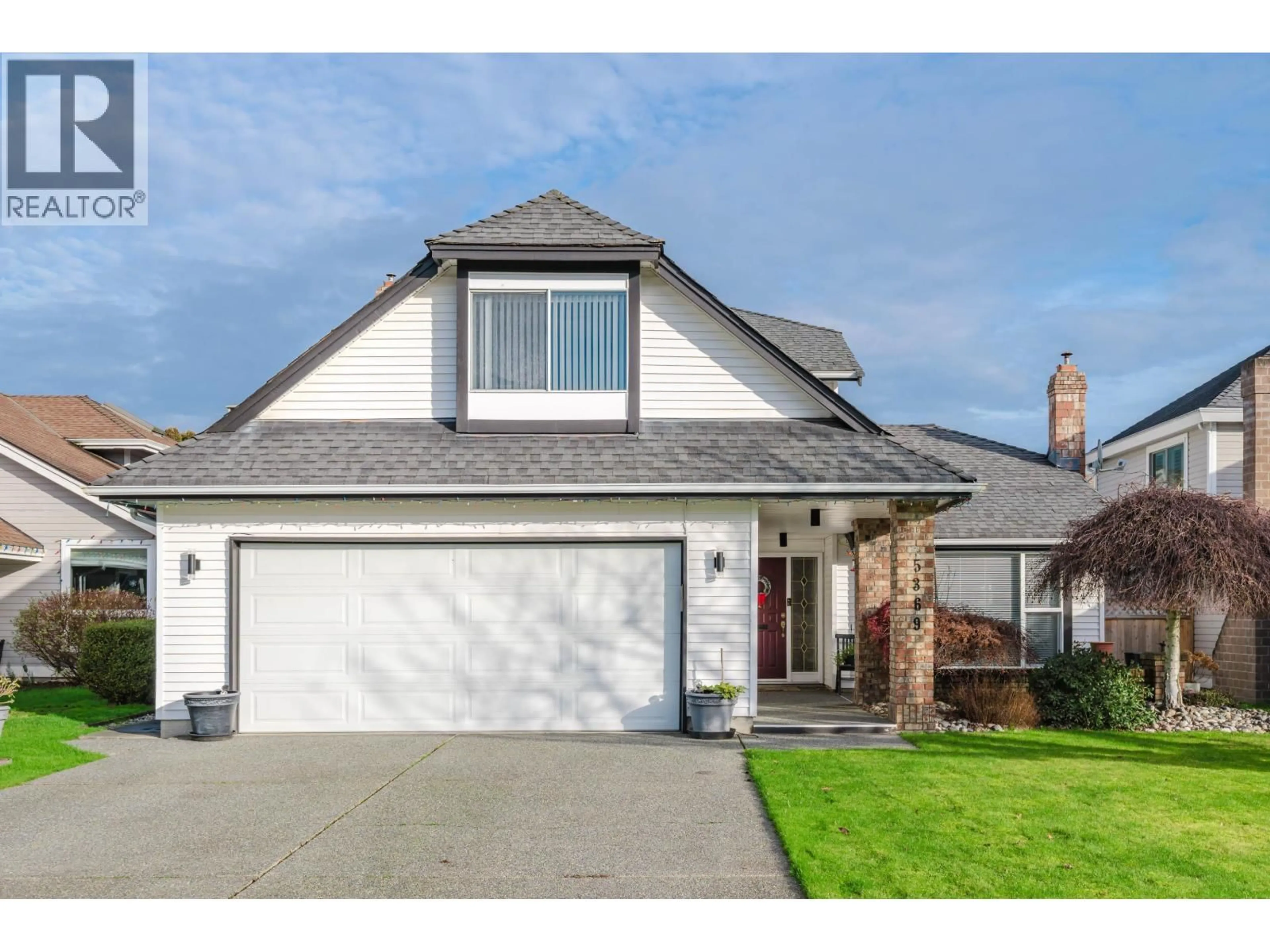 Home with vinyl exterior material, street for 5369 LAUREL WAY, Delta British Columbia V4K4H5