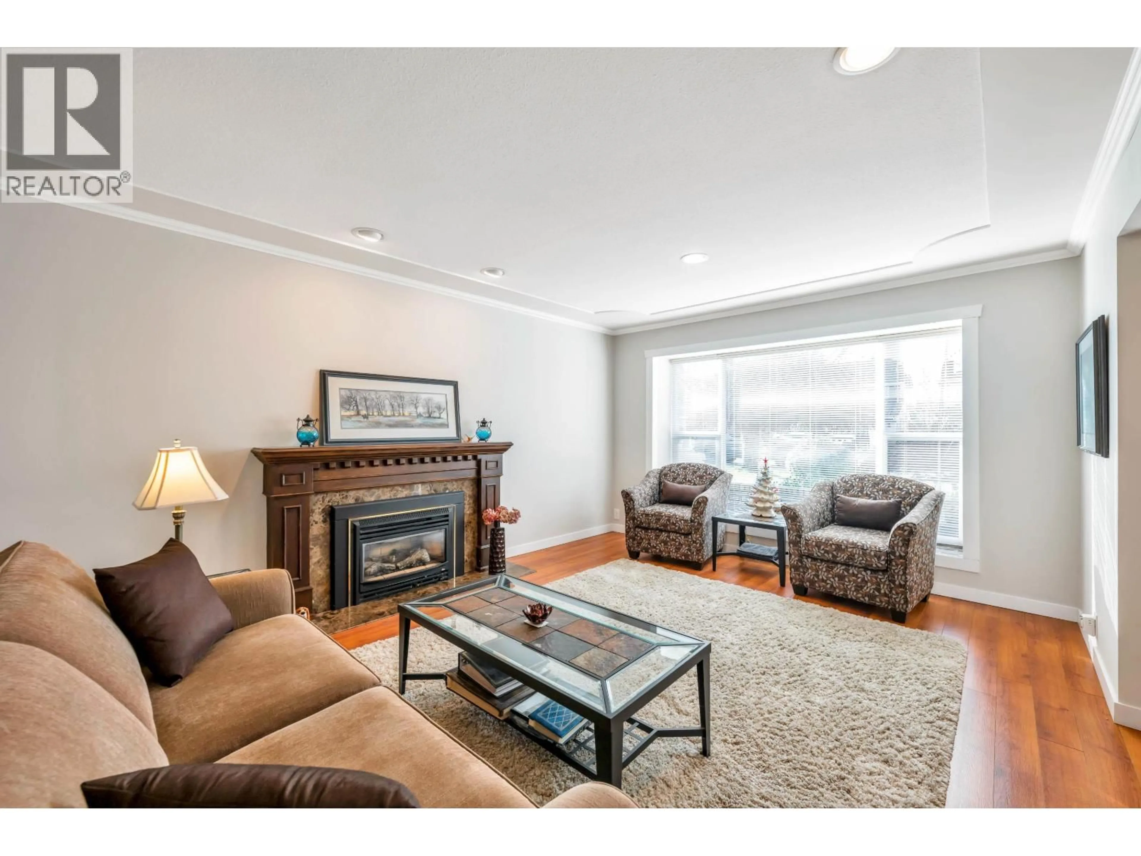 Living room with furniture, wood/laminate floor for 5369 LAUREL WAY, Delta British Columbia V4K4H5