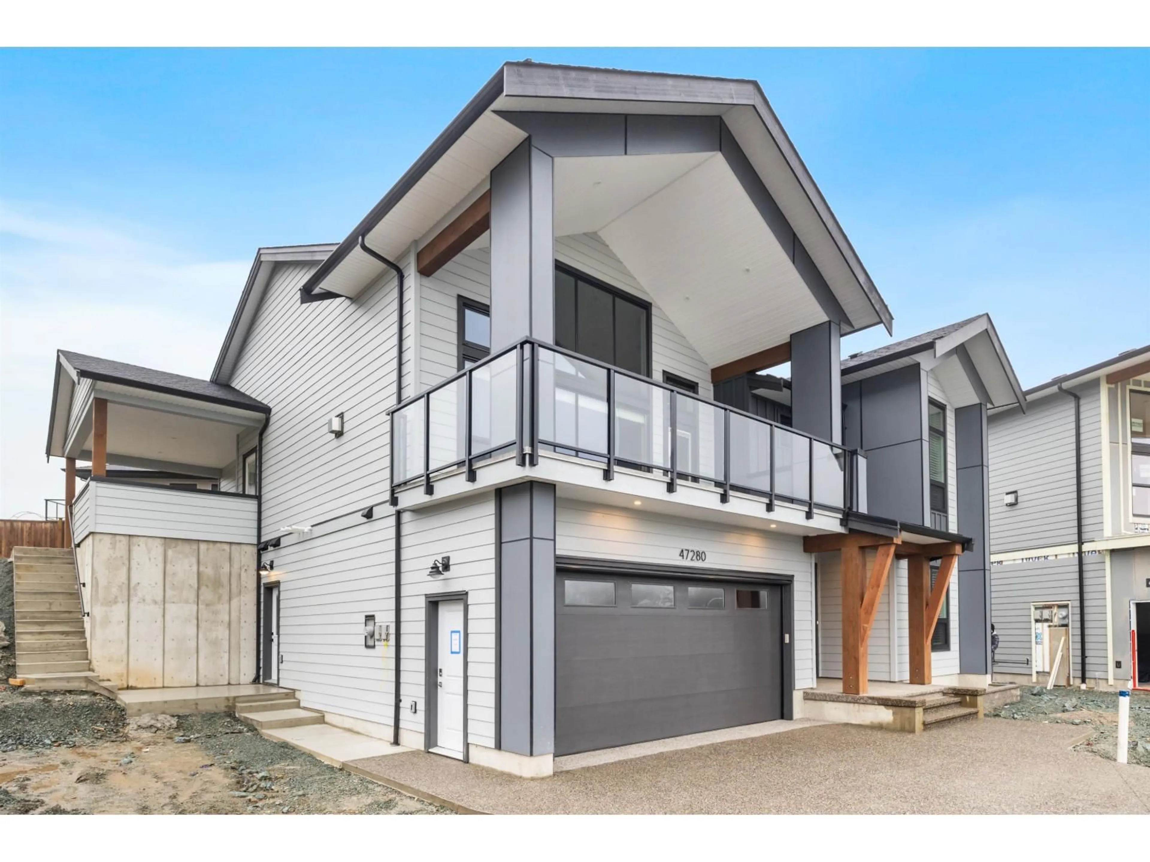 Home with vinyl exterior material, street for 47280 VALERIE PLACE, Chilliwack British Columbia V2P7W9