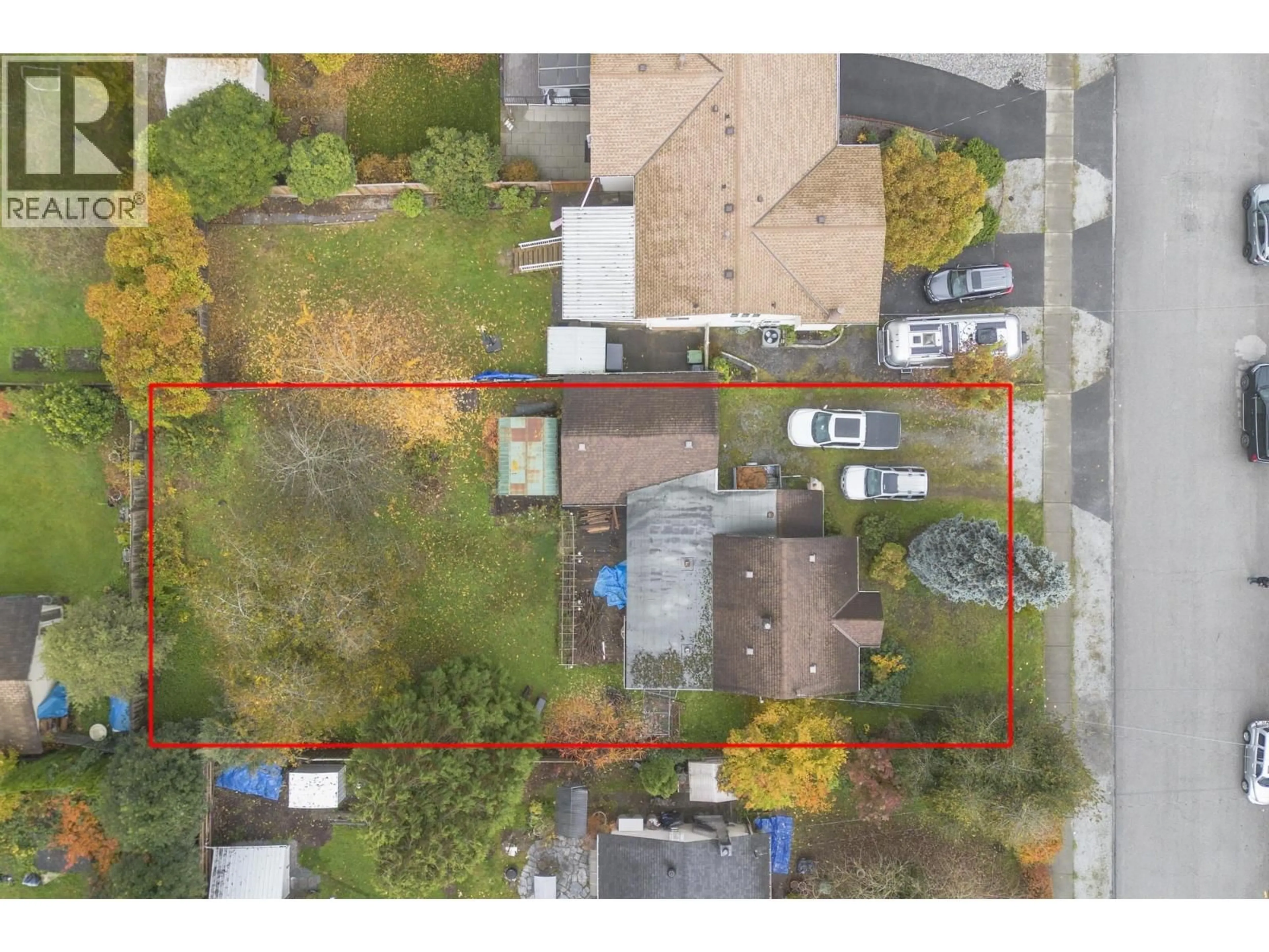 A pic from outside/outdoor area/front of a property/back of a property/a pic from drone, street for 988 IRVINE STREET, Coquitlam British Columbia V3C3L9