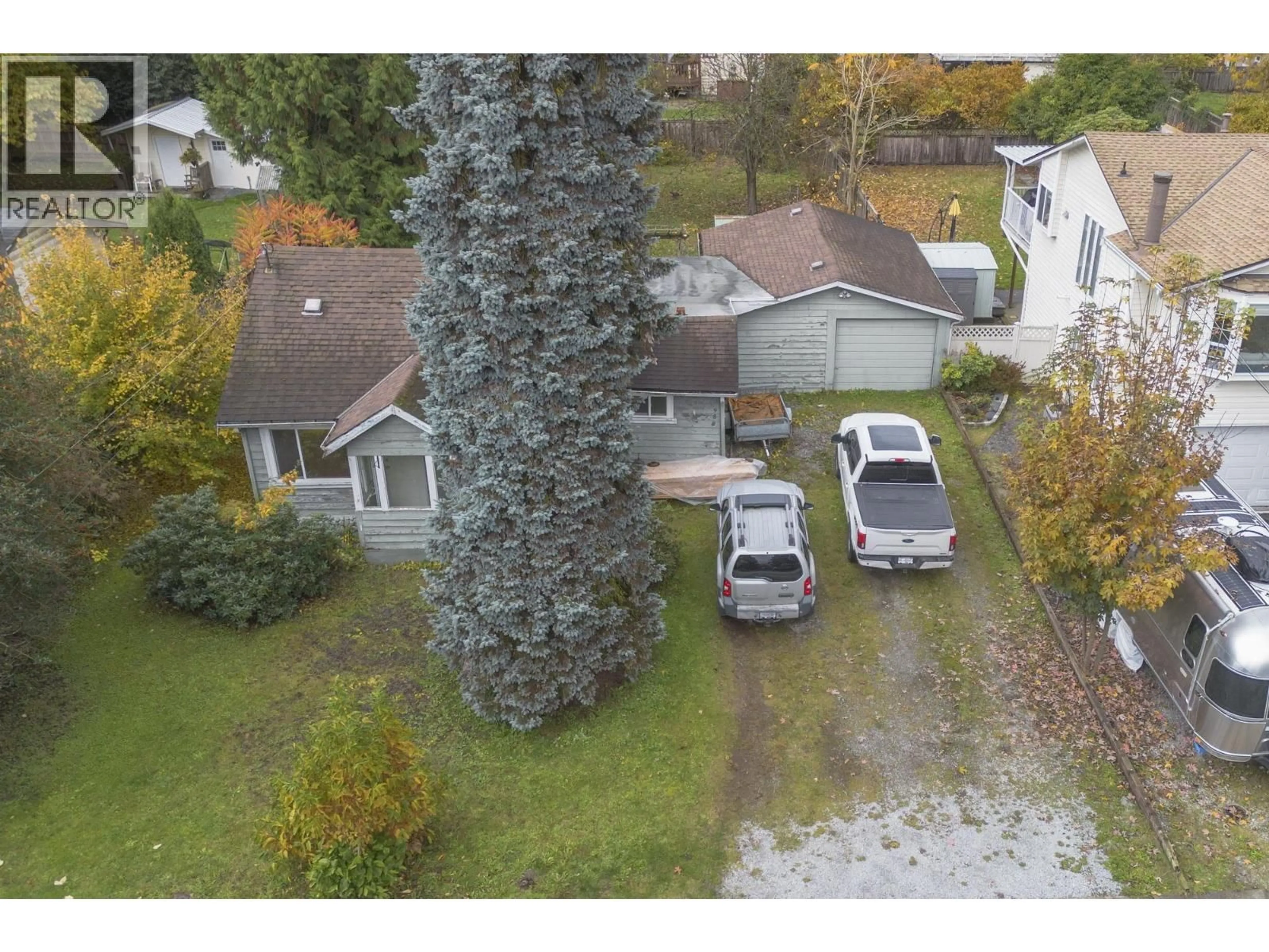 A pic from outside/outdoor area/front of a property/back of a property/a pic from drone, unknown for 988 IRVINE STREET, Coquitlam British Columbia V3C3L9
