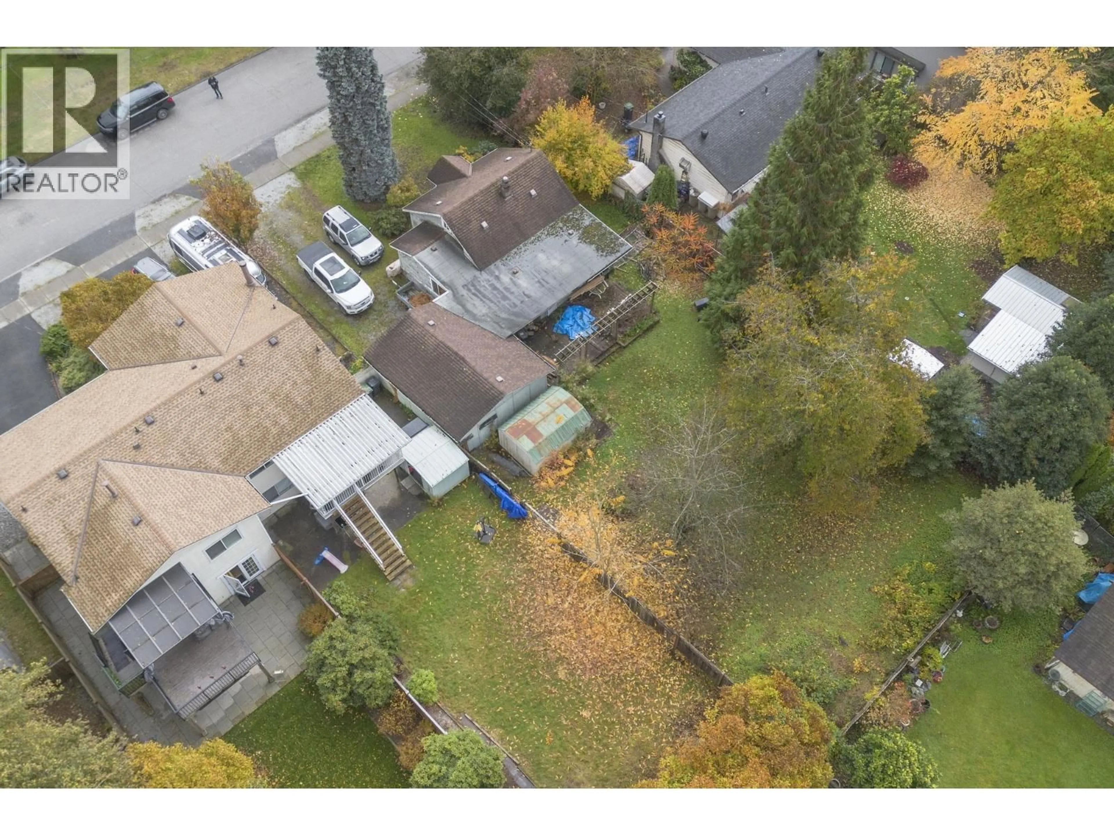 A pic from outside/outdoor area/front of a property/back of a property/a pic from drone, street for 988 IRVINE STREET, Coquitlam British Columbia V3C3L9