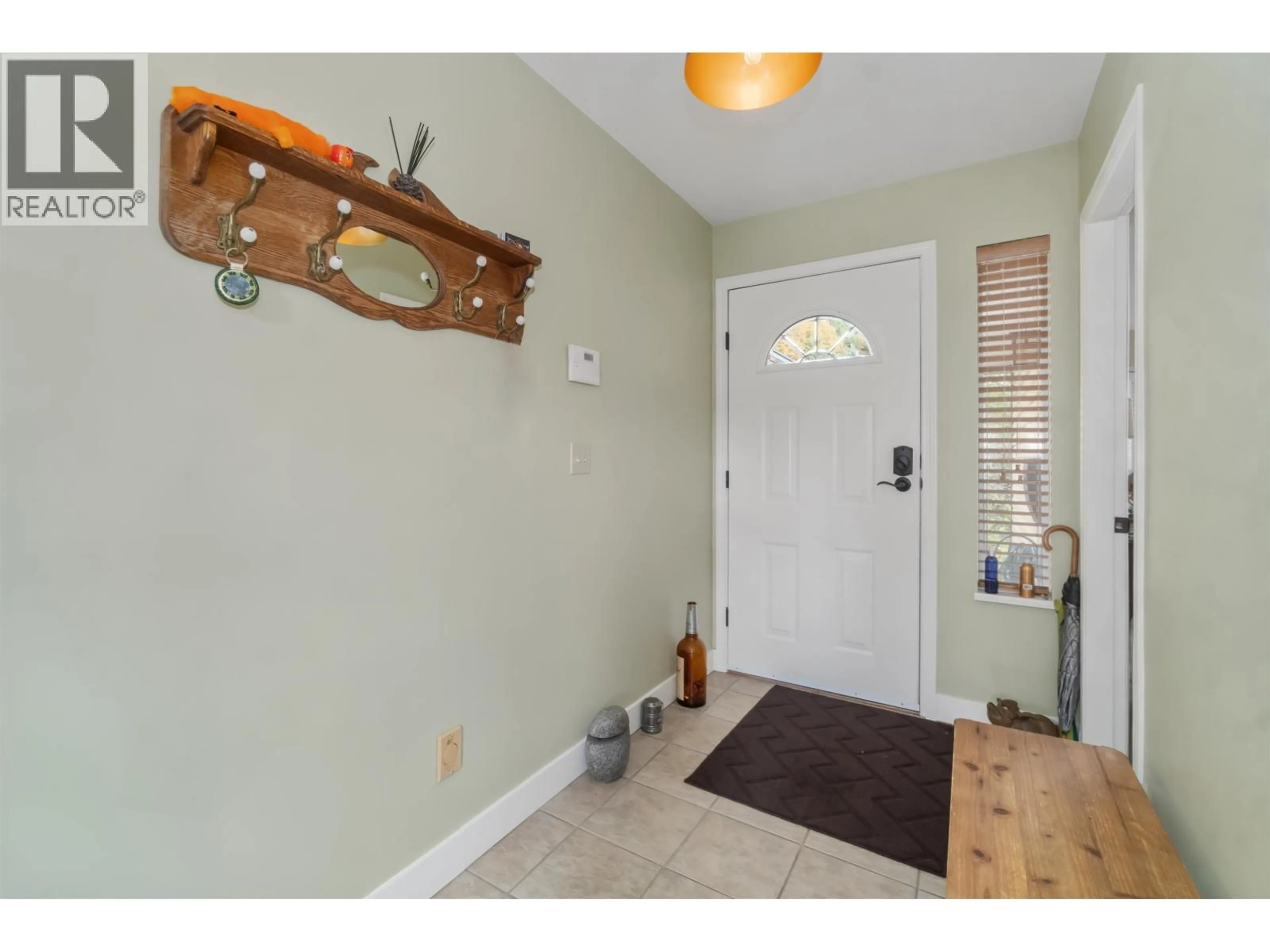 Indoor entryway for 532 SAN REMO DRIVE, Port Moody British Columbia V3H4K4