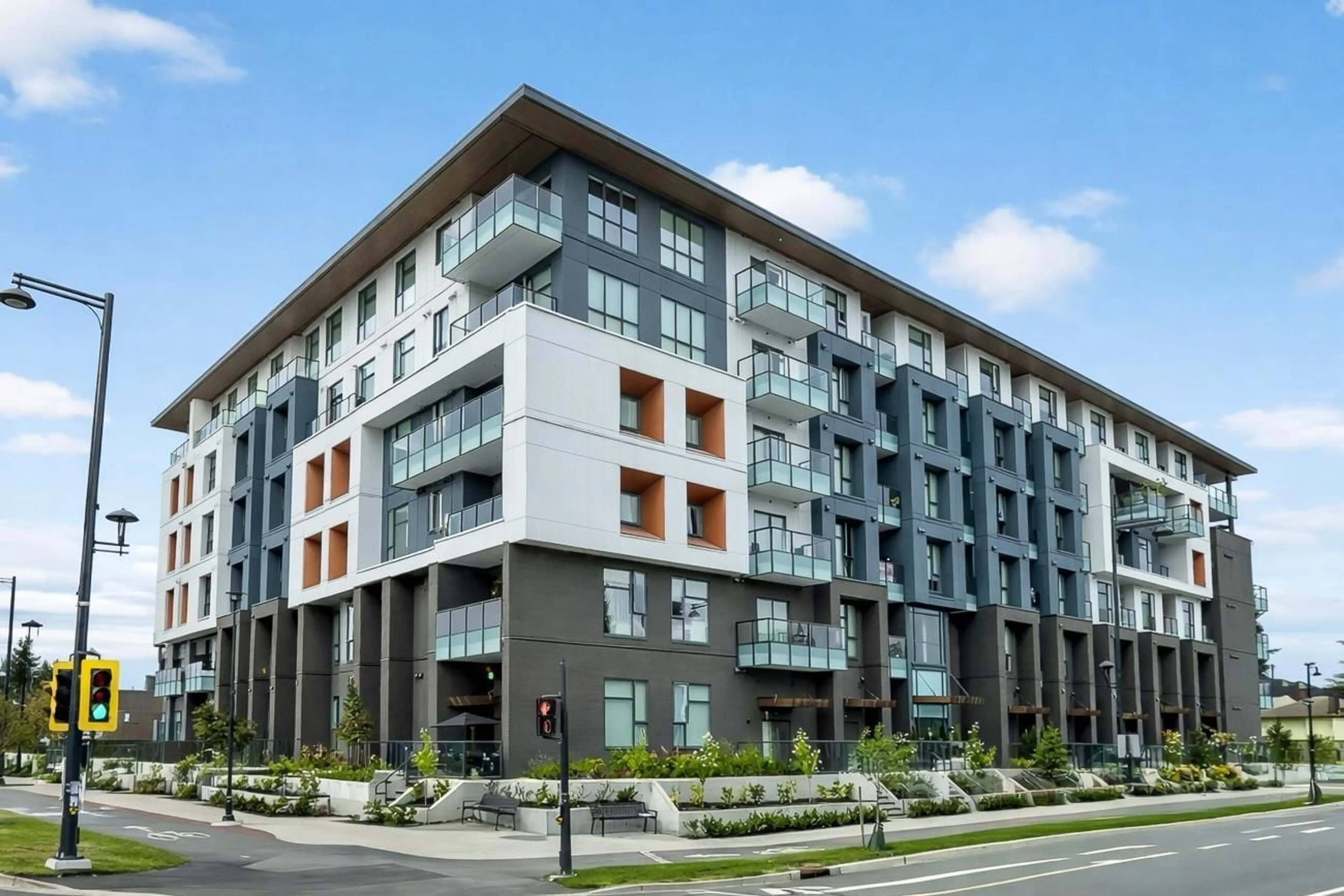 Patio, building for E512 - 10829 140 STREET, Surrey British Columbia V6V0A8