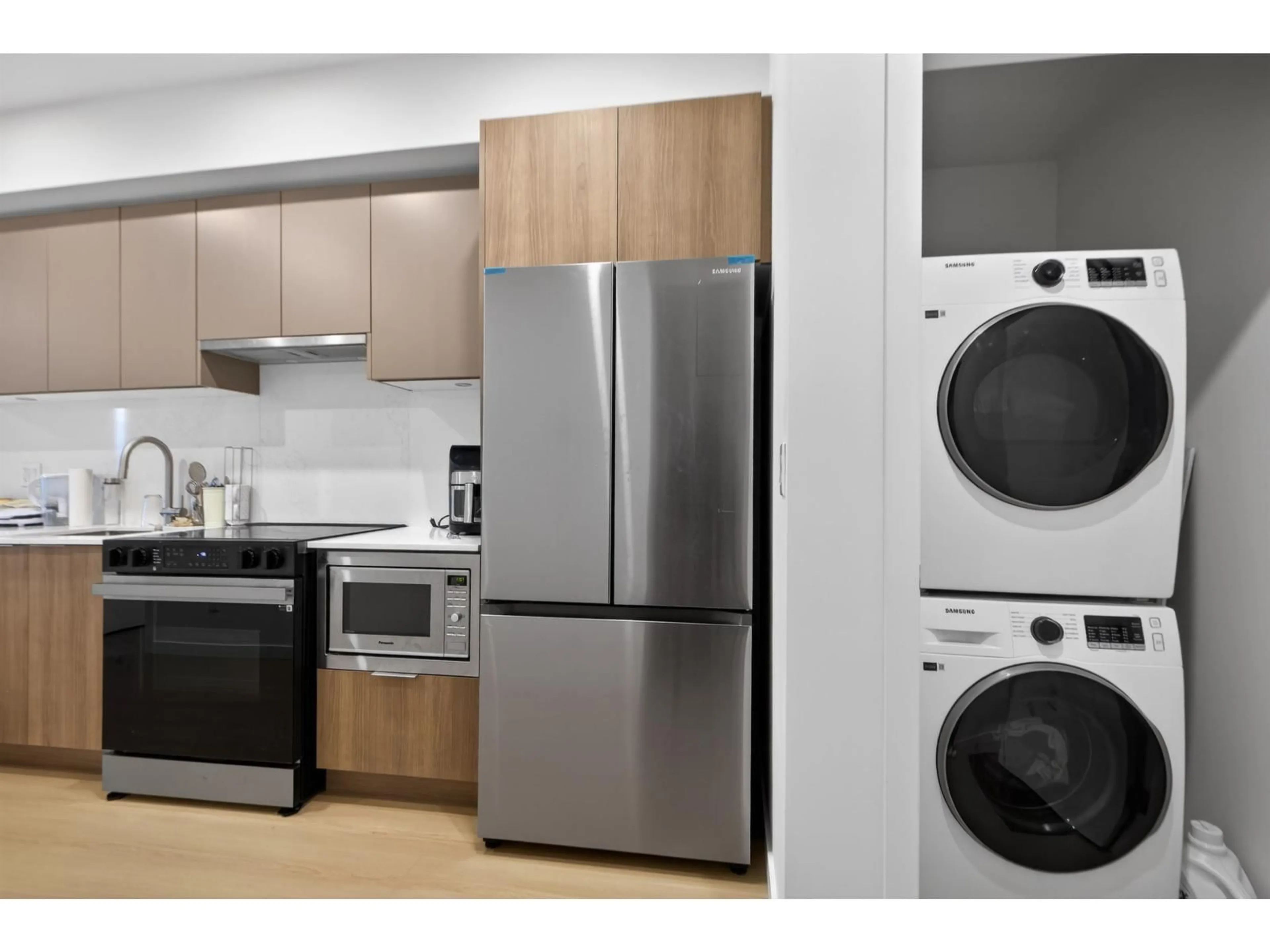 Kitchen with laundary machines, unknown for E512 - 10829 140 STREET, Surrey British Columbia V6V0A8