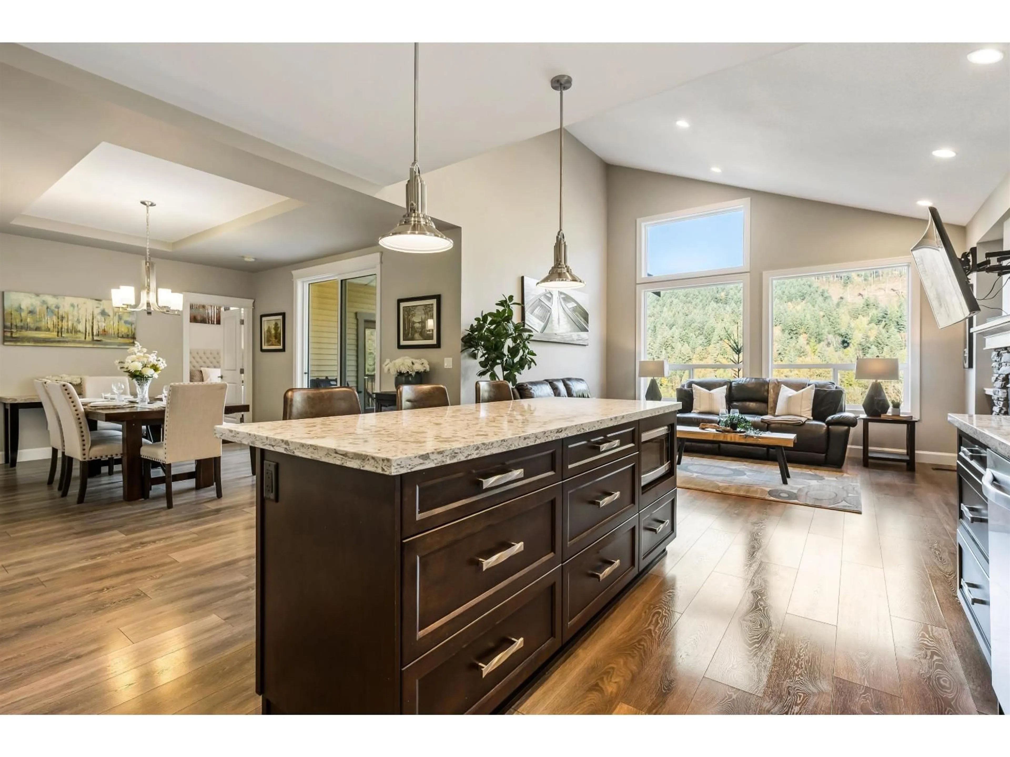 Open concept kitchen, wood/laminate floor for 4 - 1911 WOODSIDE BOULEVARD, Agassiz British Columbia V0M1A1