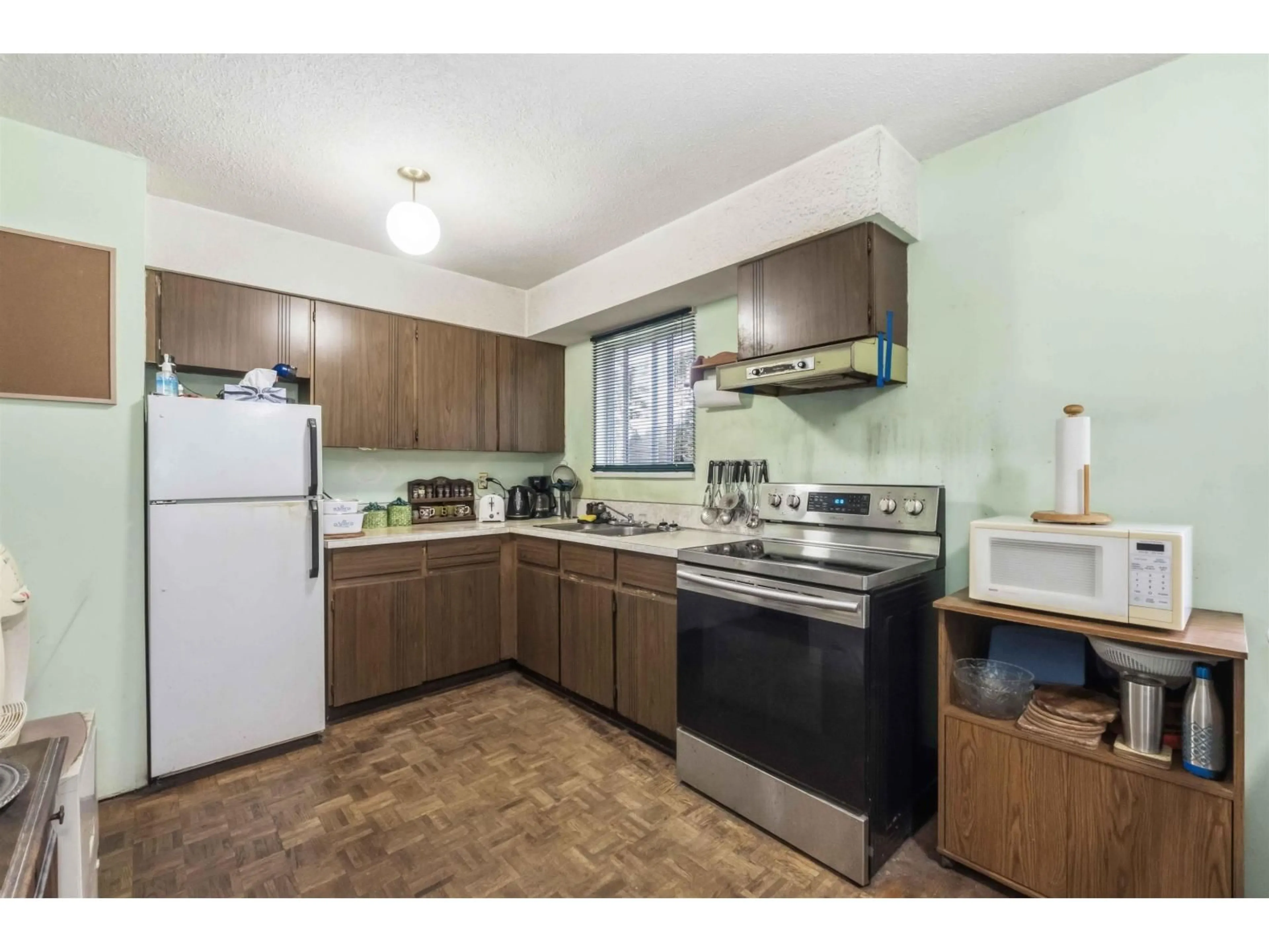 Standard kitchen, unknown for 26541 29 AVENUE, Langley British Columbia V4W3A9