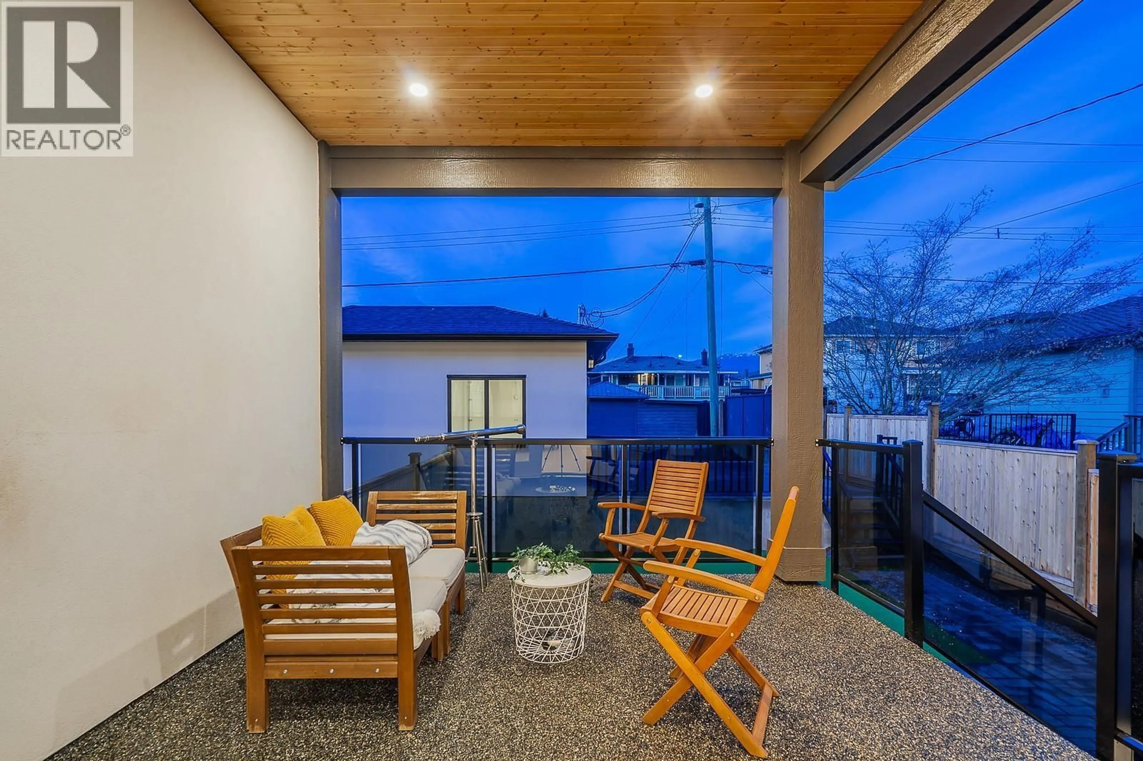 Patio, unknown for 4557 PARKER STREET, Burnaby British Columbia V5C3E1