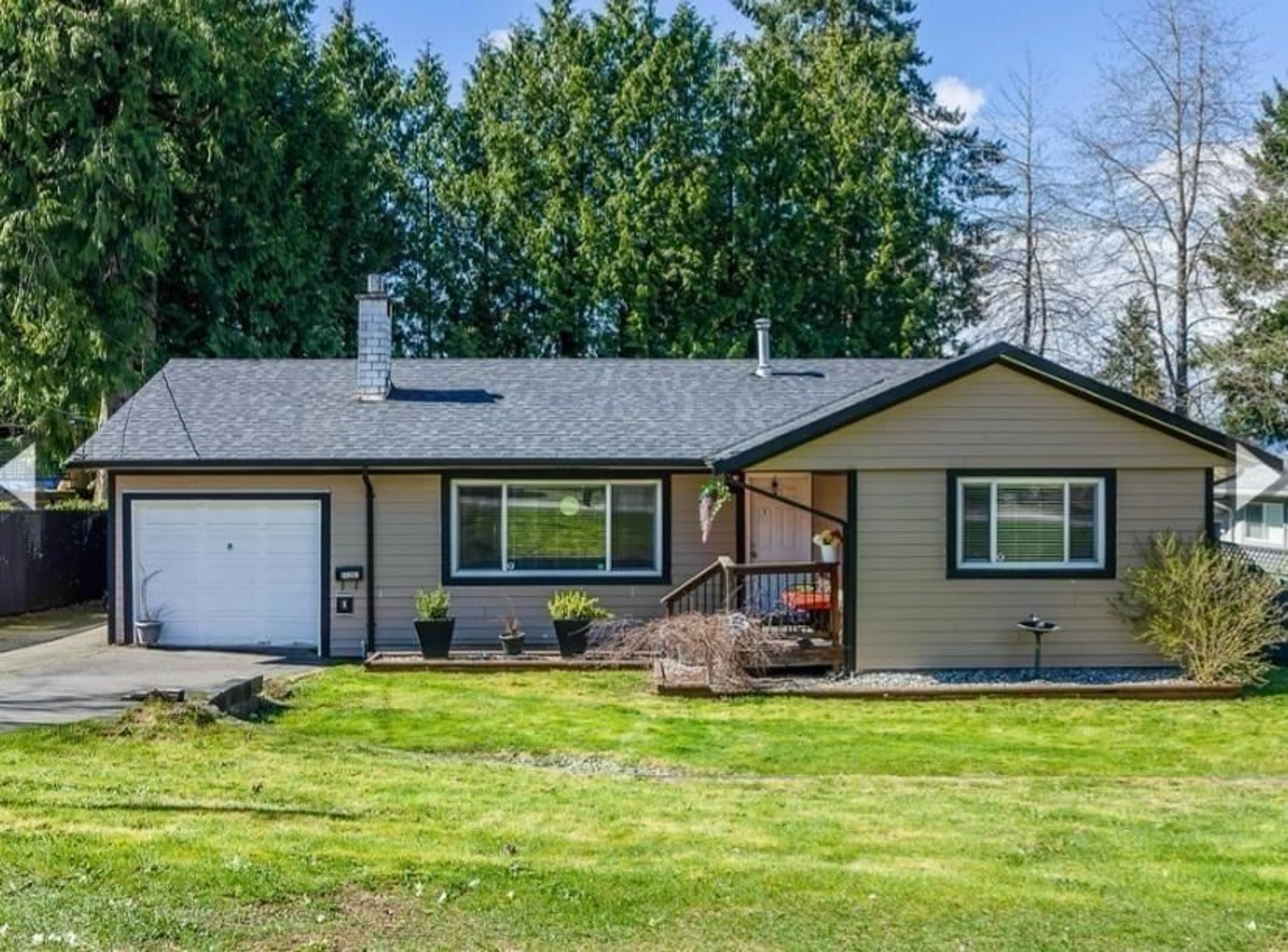 Home with vinyl exterior material, street for 11261 LANSDOWNE DRIVE, Surrey British Columbia V3R4Z6