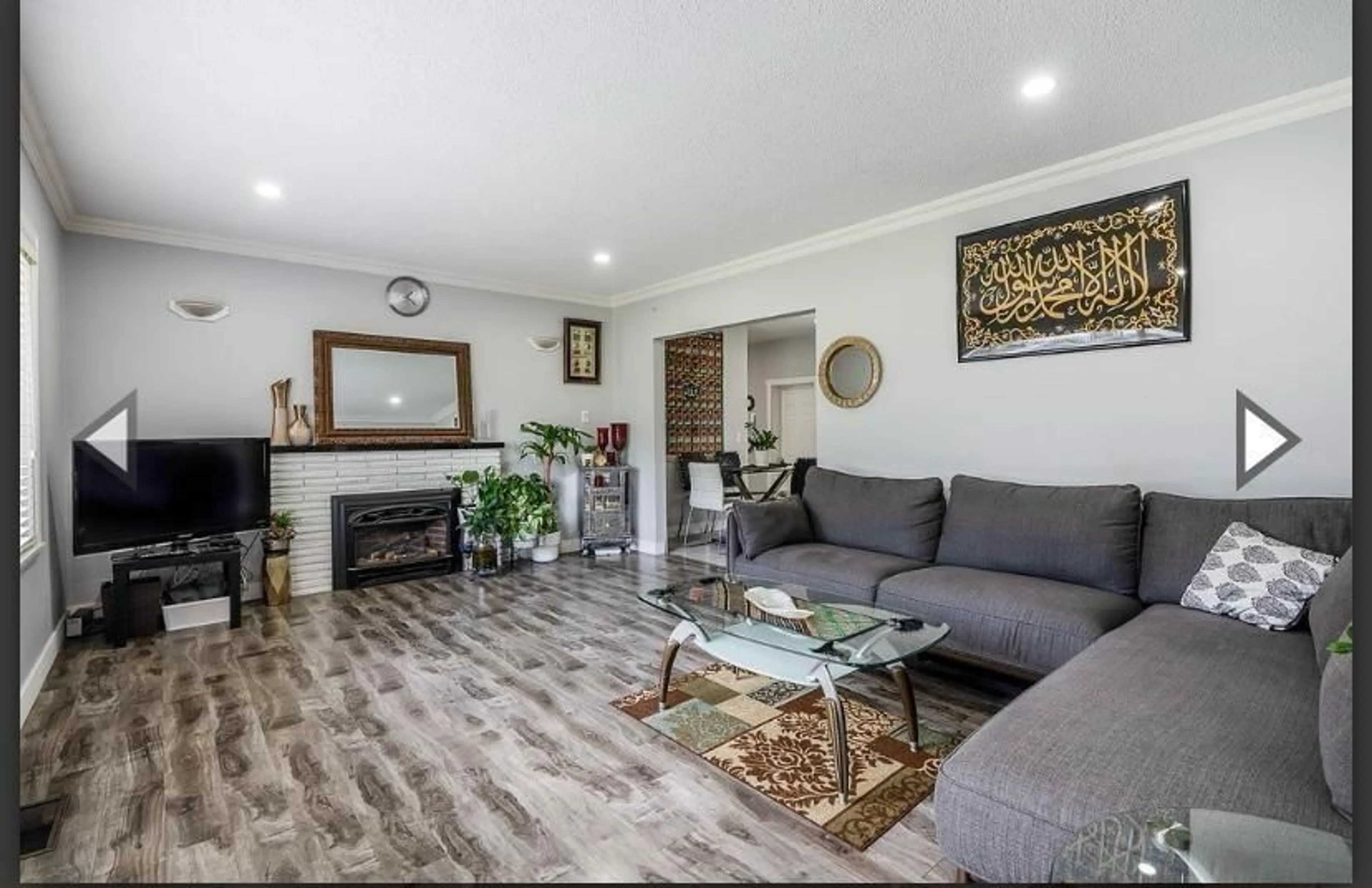 Living room with furniture, wood/laminate floor for 11261 LANSDOWNE DRIVE, Surrey British Columbia V3R4Z6