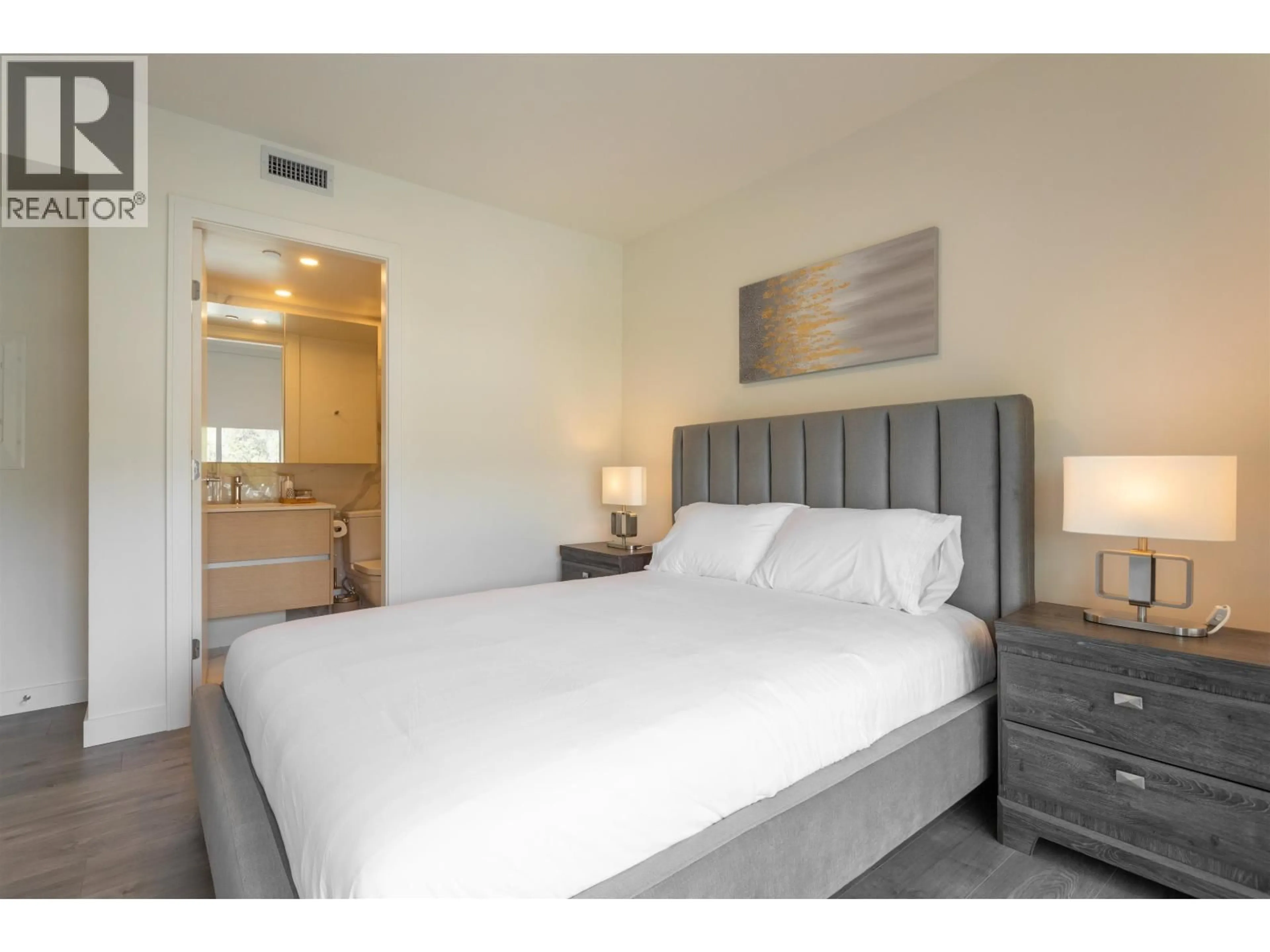 Bedroom with bed, unknown for 902 - 200 KLAHANIE COURT, West Vancouver British Columbia V7P0E4