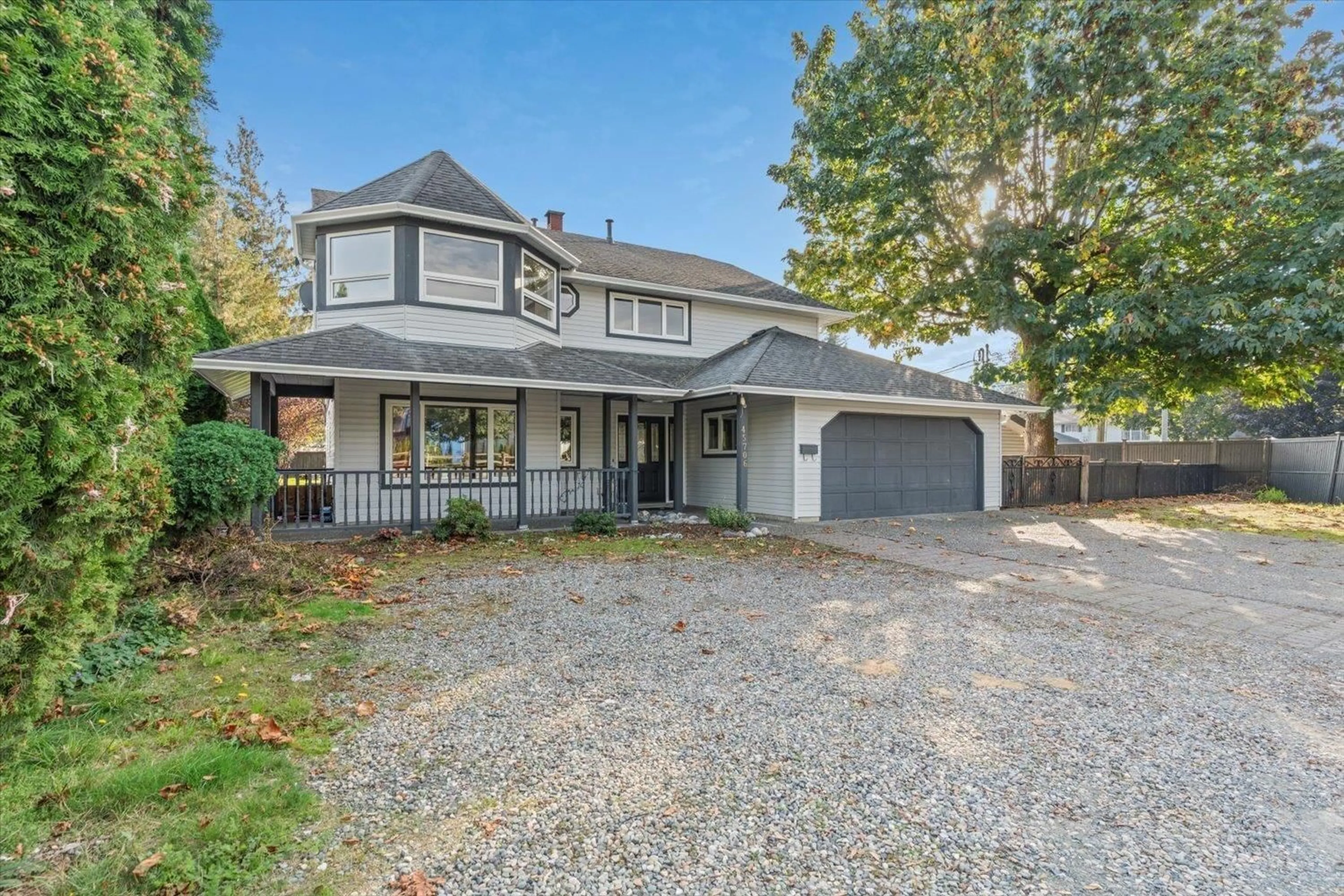 Home with vinyl exterior material, street for 45706 STEVENSON ROAD, Chilliwack British Columbia V2R1C9