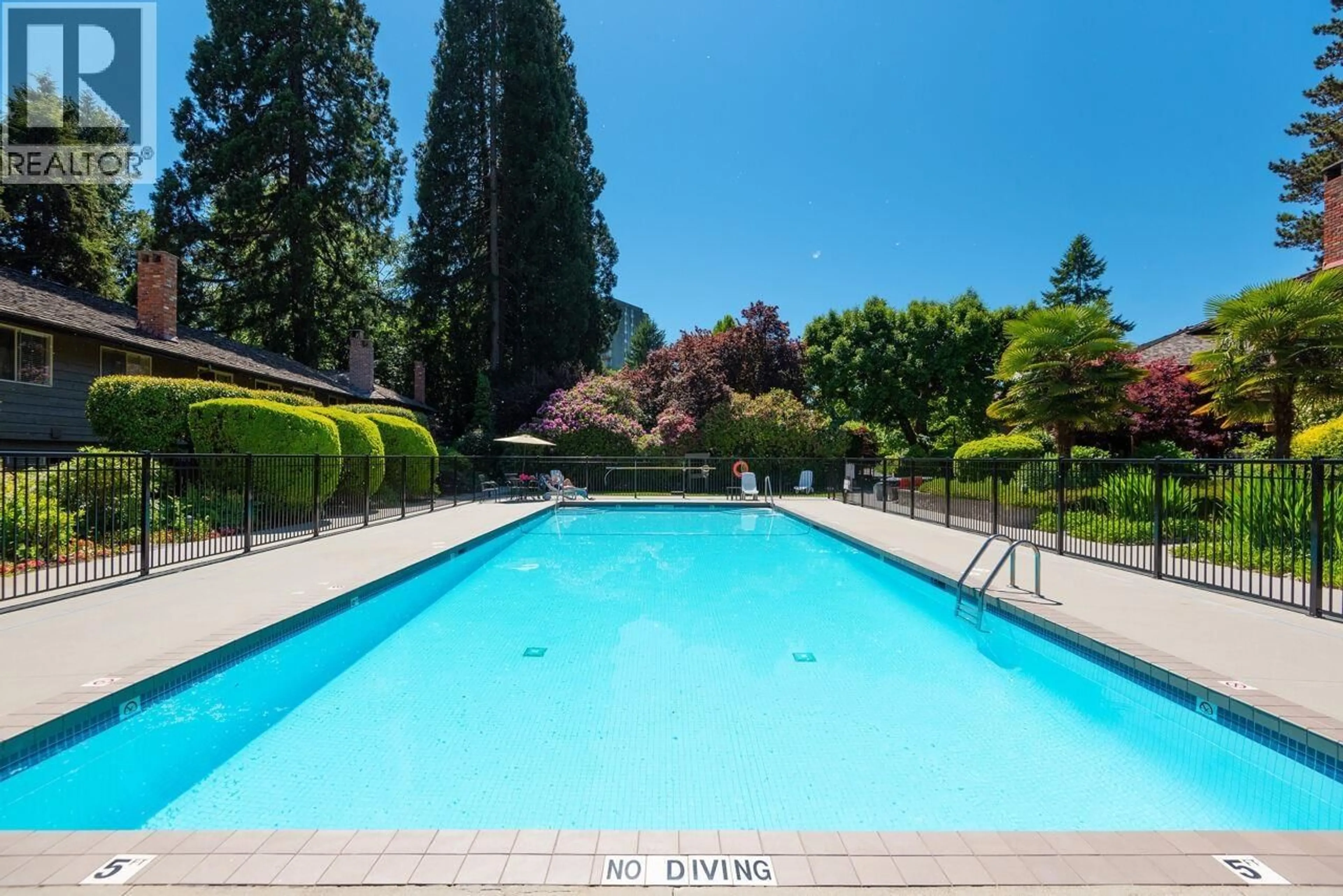 Pool for 704 - 235 KEITH ROAD, West Vancouver British Columbia V7T1L5