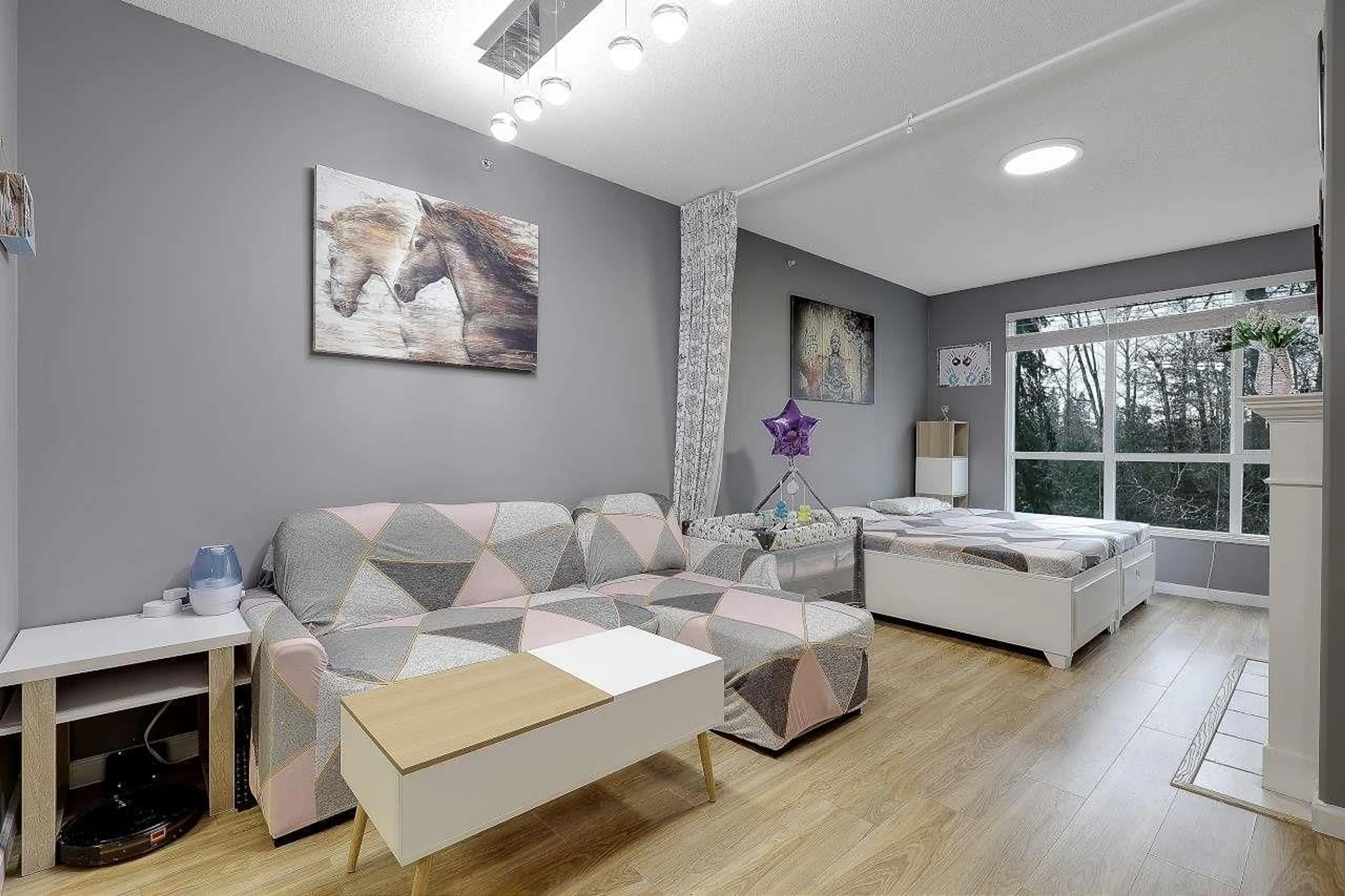 Living room with furniture, unknown for 406 - 13860 70 AVENUE, Surrey British Columbia V3W0S1