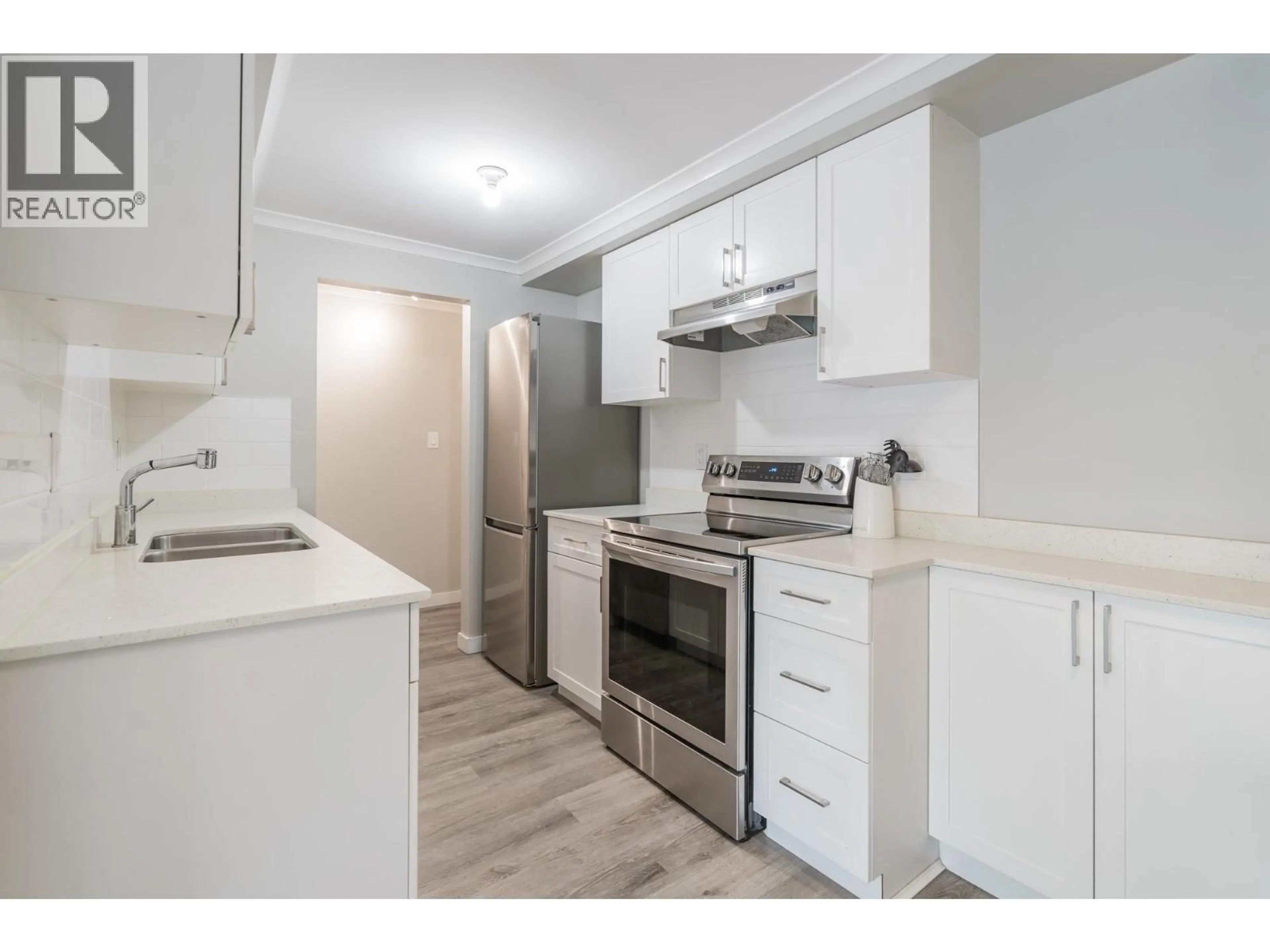 Standard kitchen, wood/laminate floor for 203 - 2036 COQUITLAM AVENUE, Port Coquitlam British Columbia V3B1J5