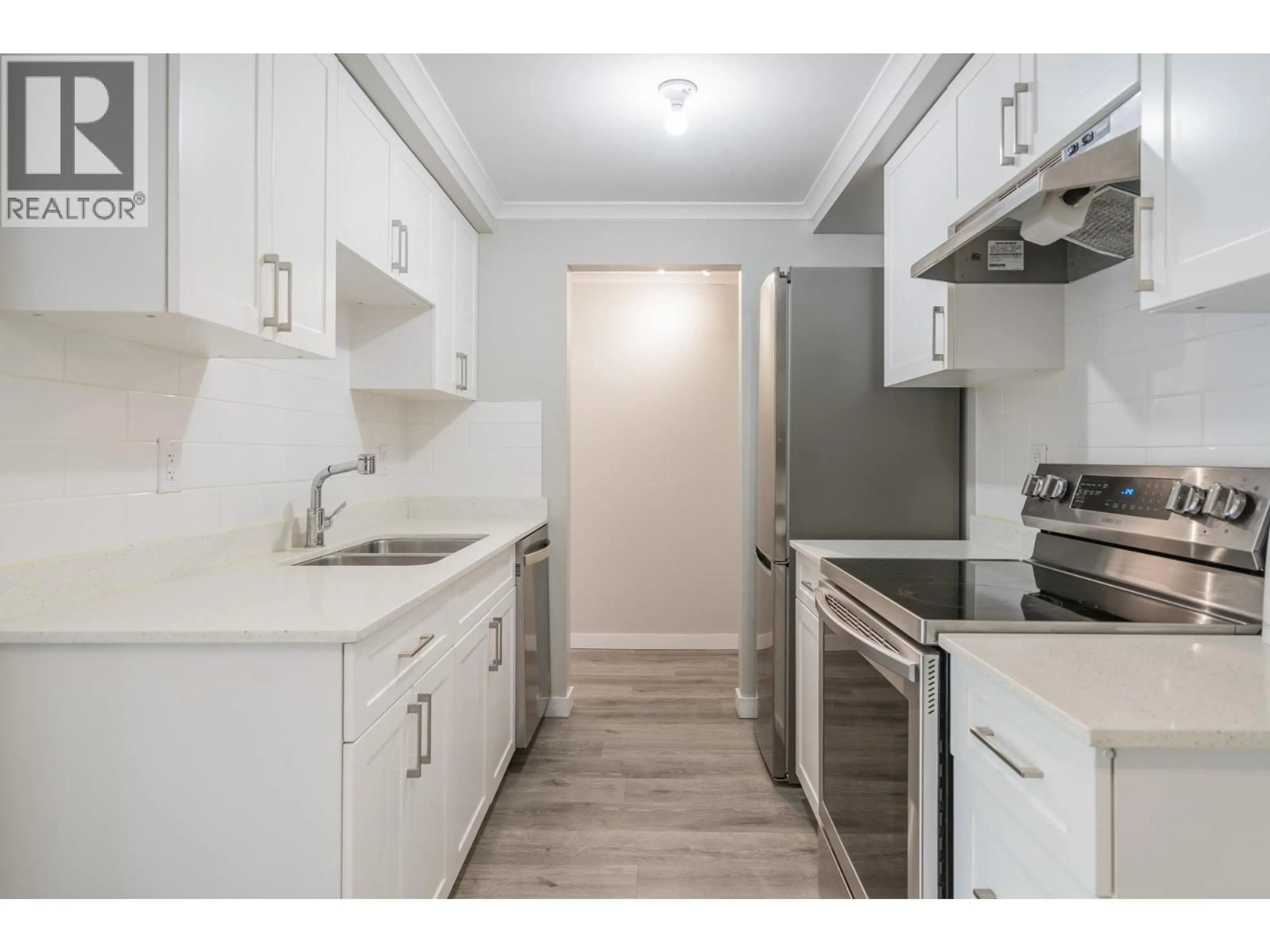 Standard kitchen, wood/laminate floor for 203 - 2036 COQUITLAM AVENUE, Port Coquitlam British Columbia V3B1J5