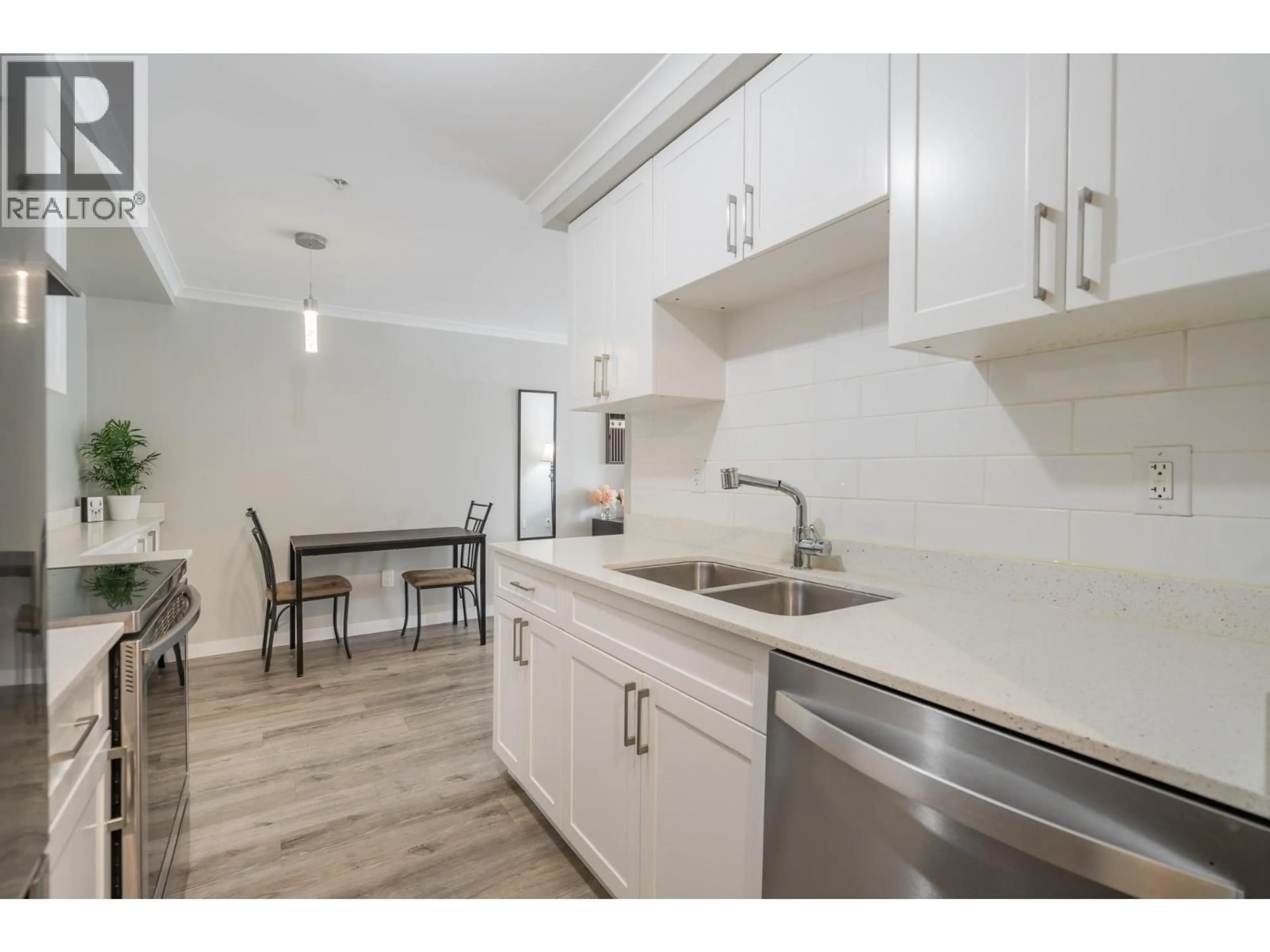 Standard kitchen, unknown for 203 - 2036 COQUITLAM AVENUE, Port Coquitlam British Columbia V3B1J5