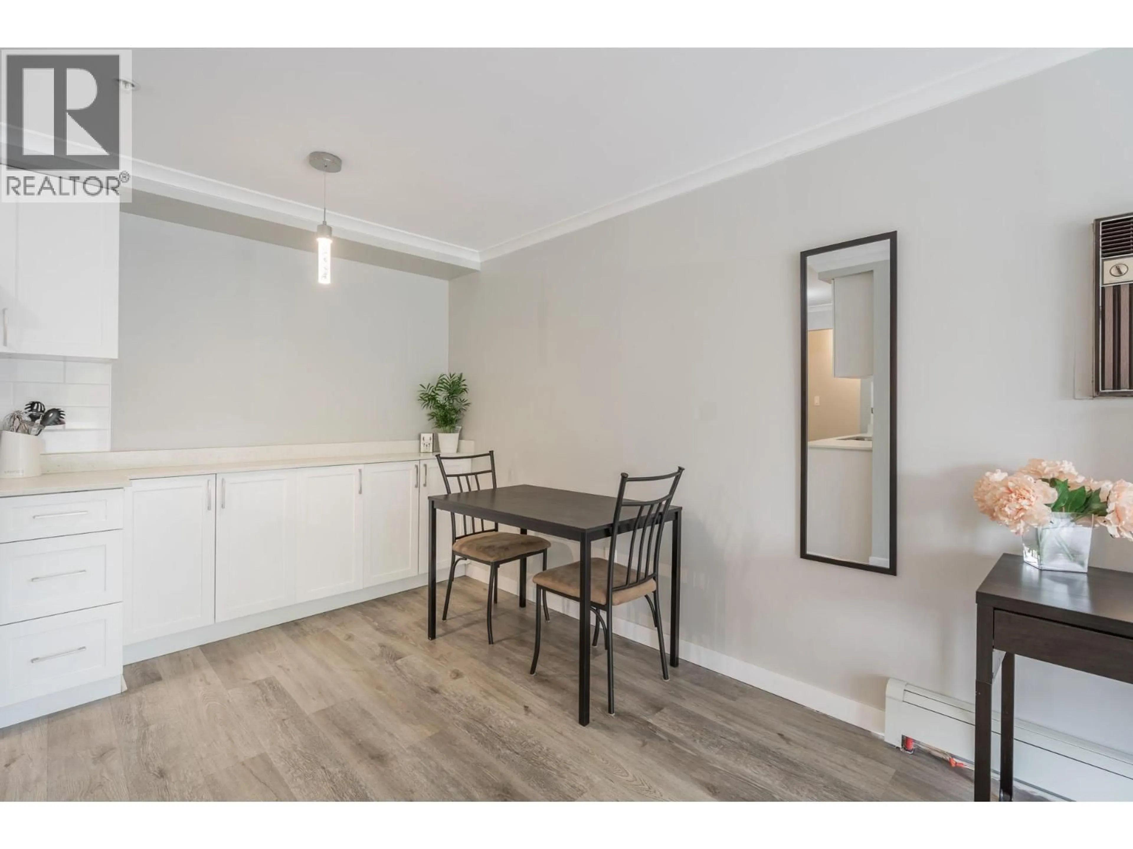 A pic of a room for 203 - 2036 COQUITLAM AVENUE, Port Coquitlam British Columbia V3B1J5