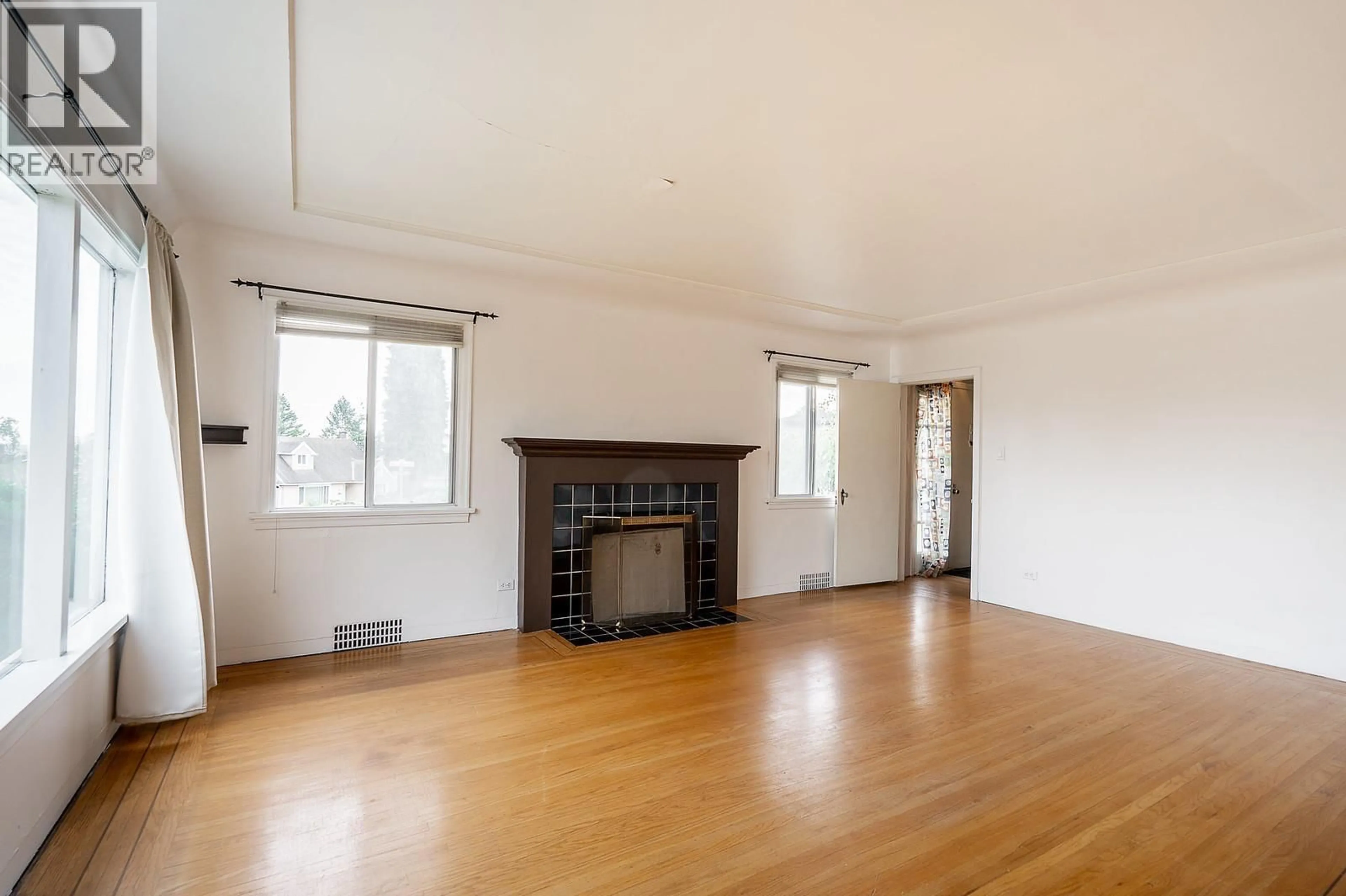 A pic of a room for 319 CHURCHILL AVENUE, New Westminster British Columbia V3L4P4