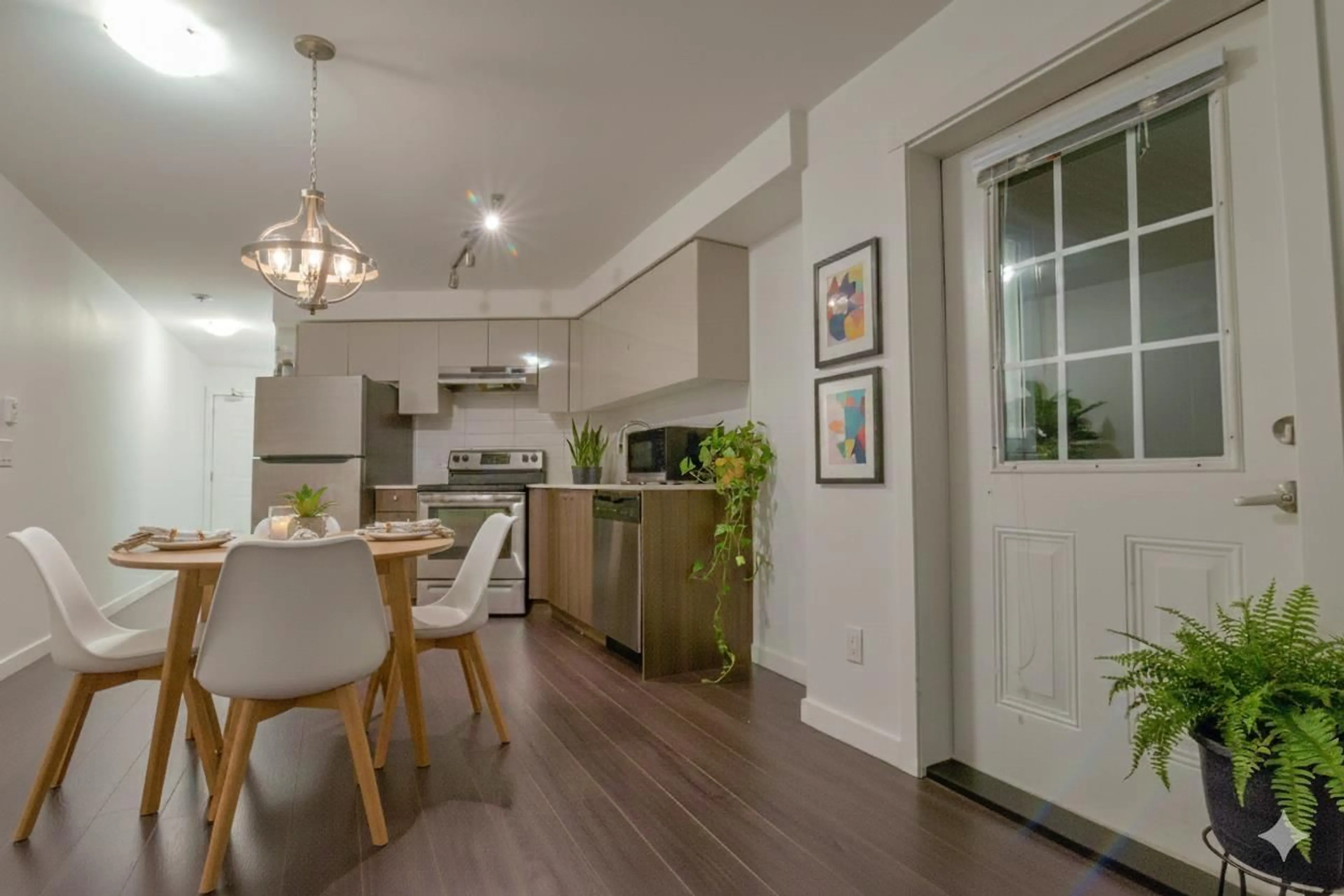 Open concept kitchen, wood/laminate floor for 116 - 10688 140 STREET, Surrey British Columbia V3T0M6