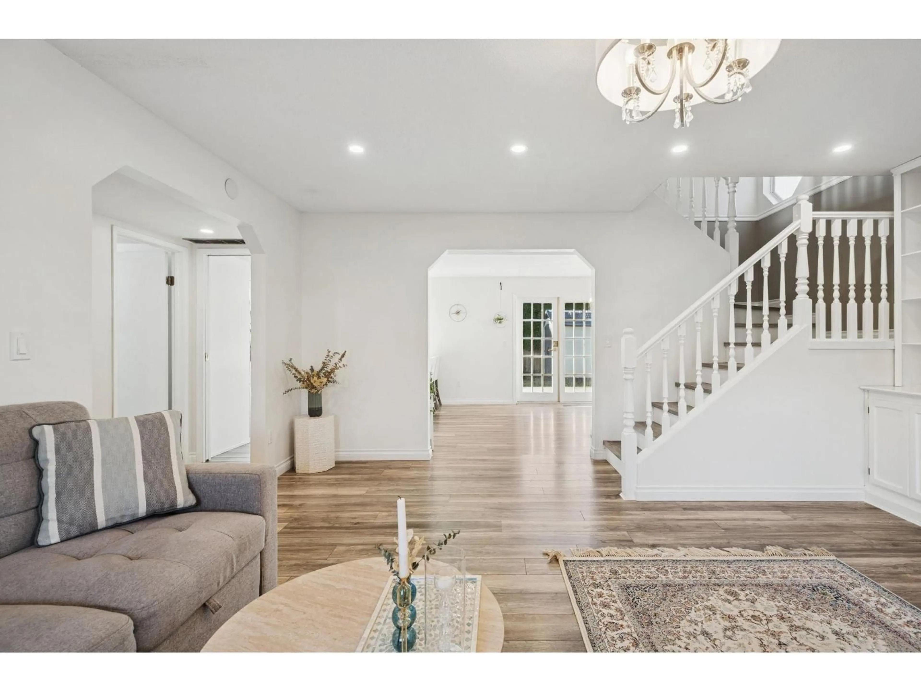 Indoor entryway for 9365 210 STREET, Langley British Columbia V1M1W2