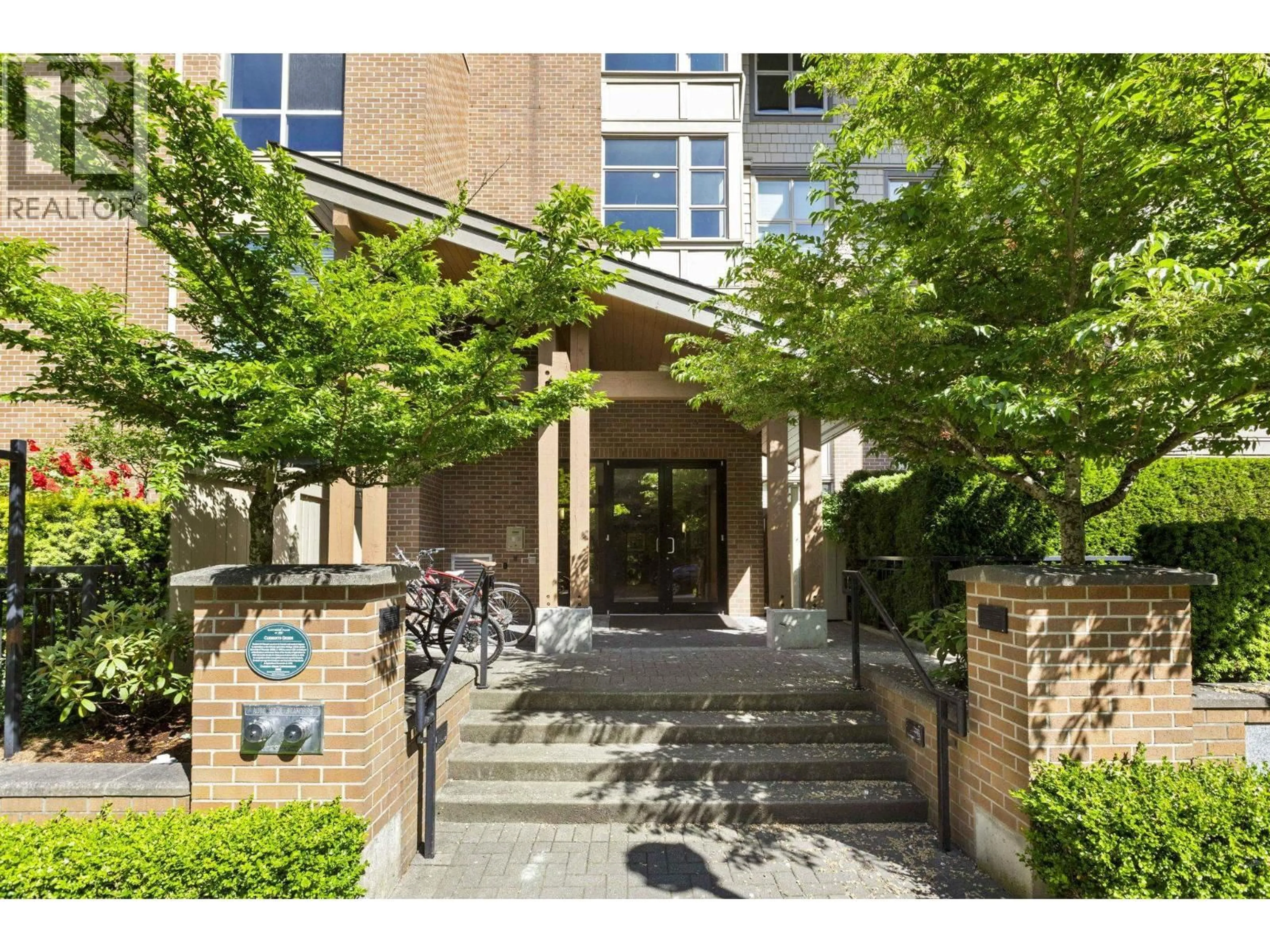 Indoor foyer for 307 - 6268 EAGLES DRIVE, Vancouver British Columbia V6T0A2
