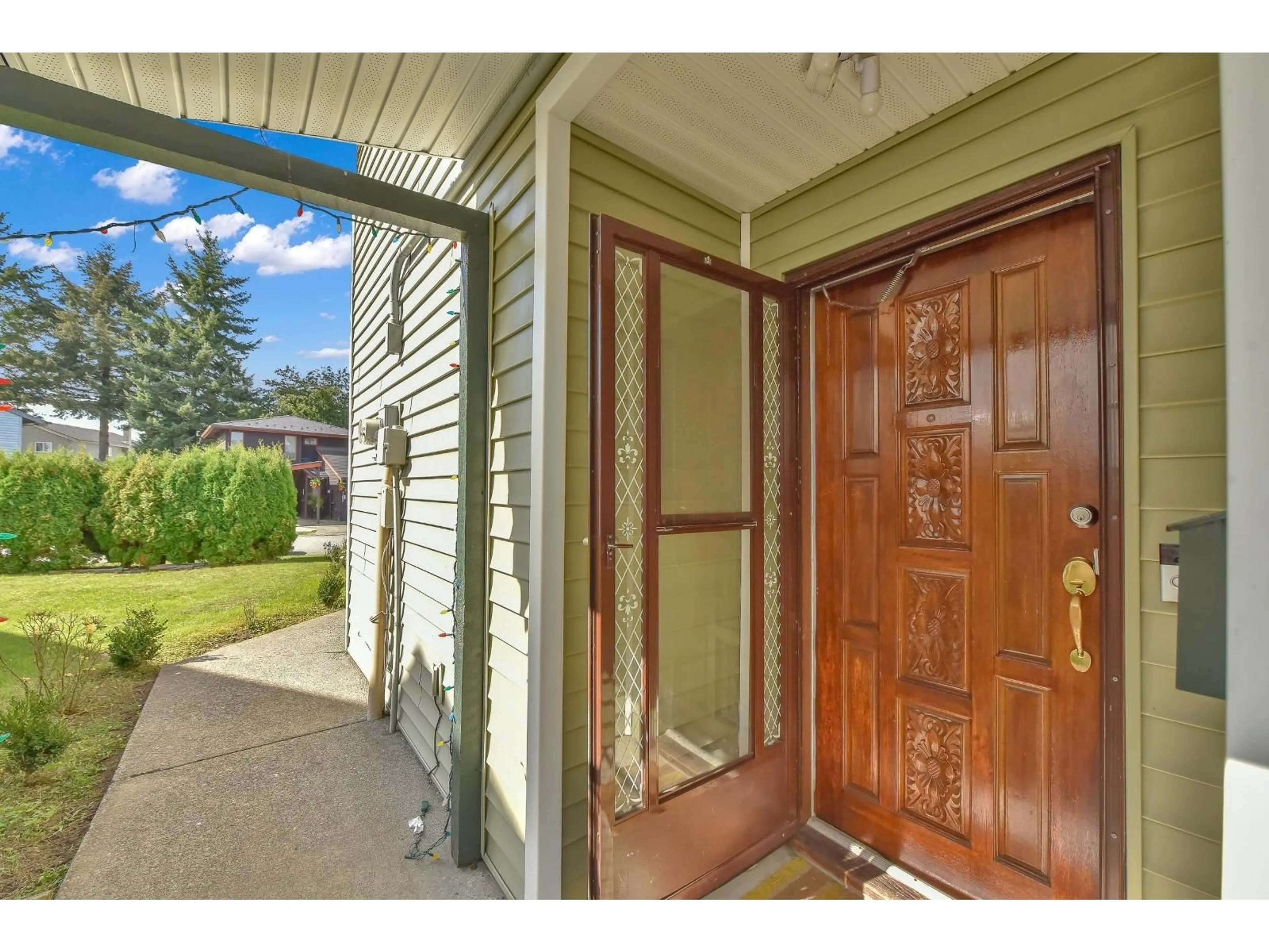 Indoor entryway for 7390 129 STREET, Surrey British Columbia V3W7B8