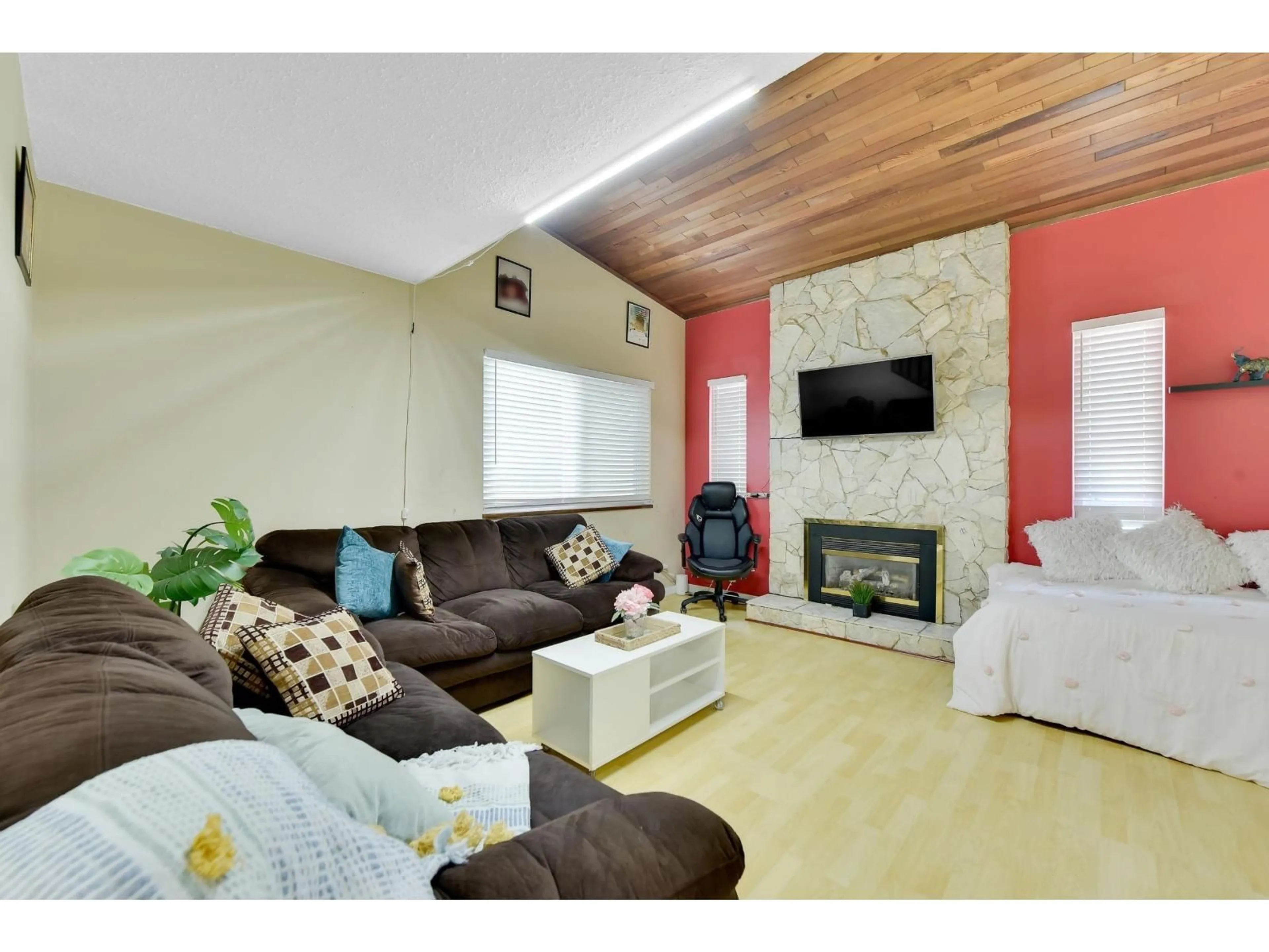 Living room with furniture, wood/laminate floor for 7390 129 STREET, Surrey British Columbia V3W7B8