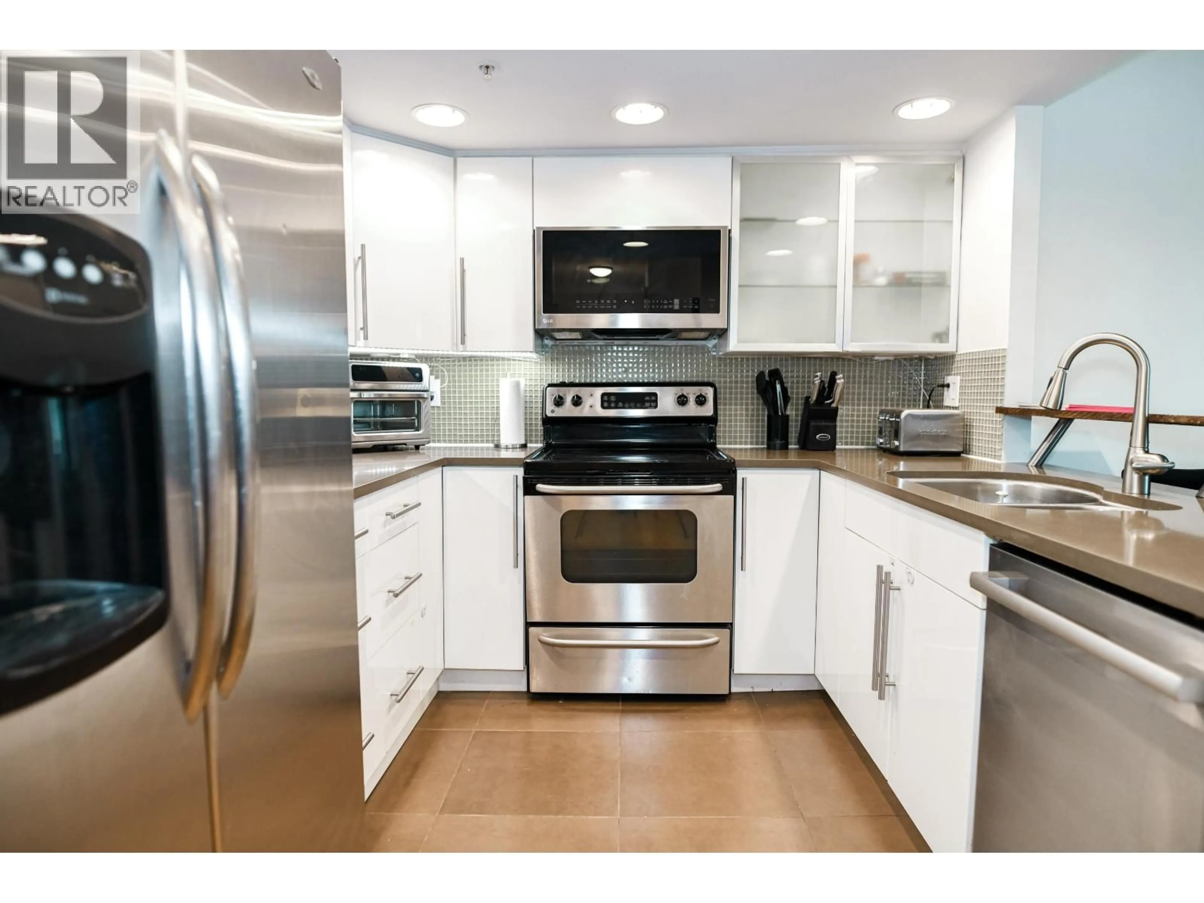 Unknown for 202 - 1188 QUEBEC STREET, Vancouver British Columbia V6A4B3