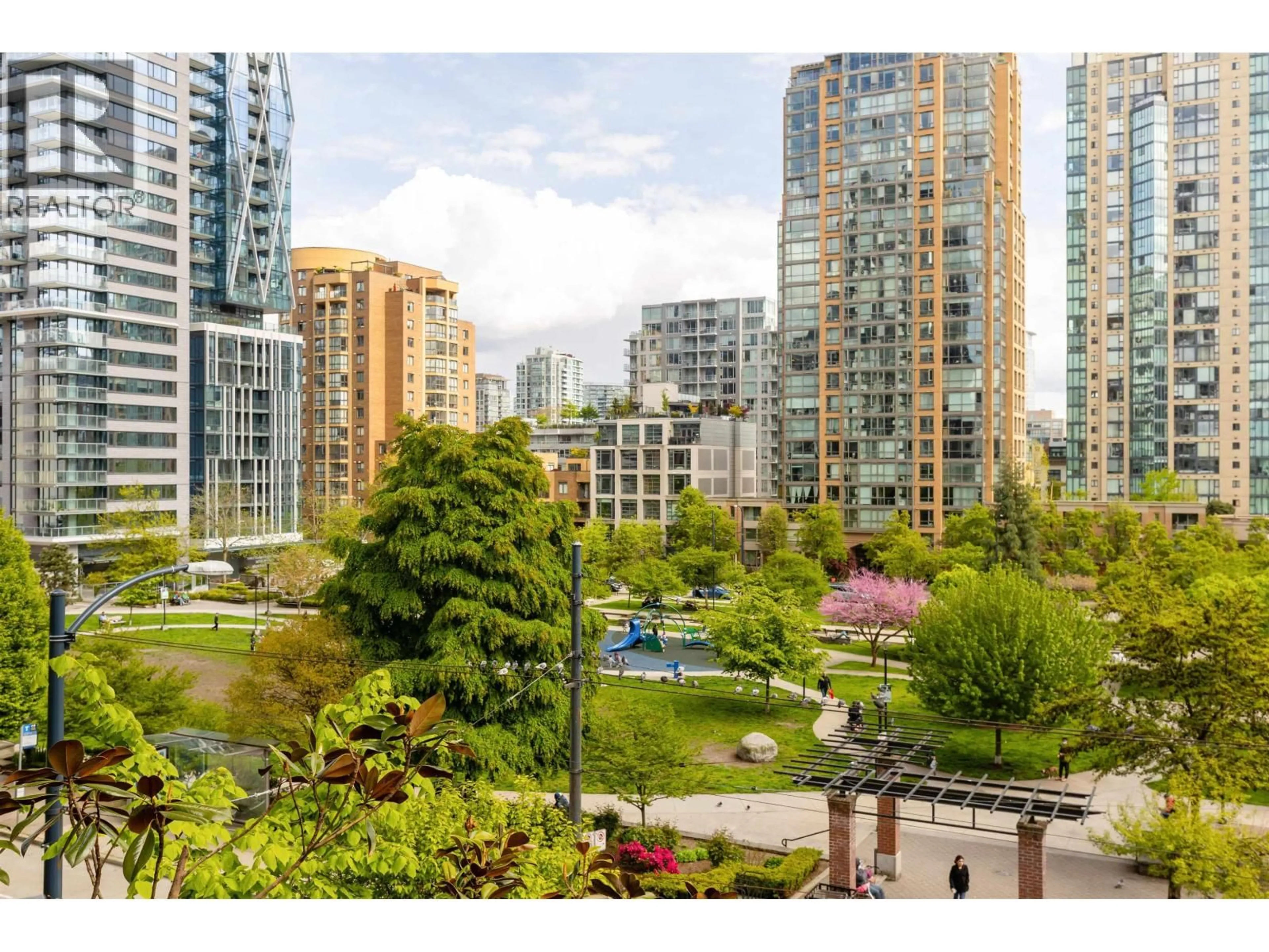 A pic from outside/outdoor area/front of a property/back of a property/a pic from drone, city buildings view from balcony for 1202 - 1188 RICHARDS STREET, Vancouver British Columbia V6B3E6