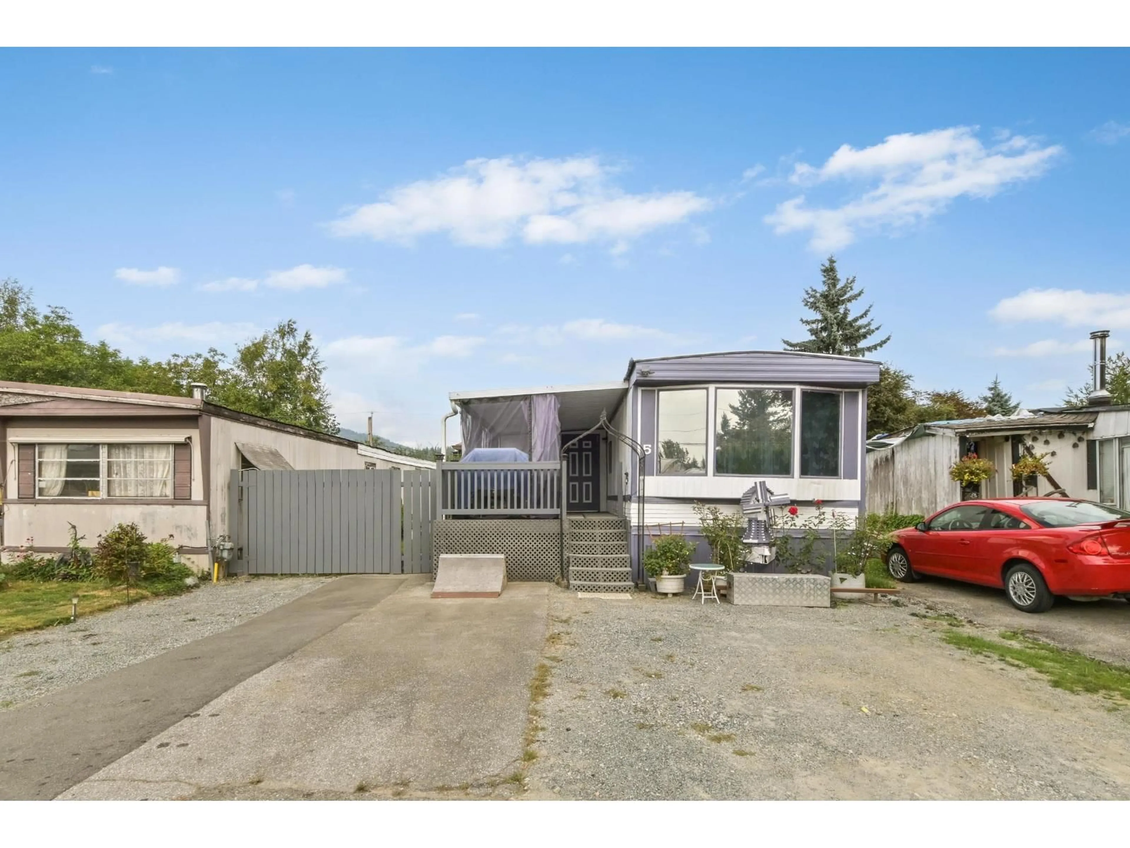 A pic from outside/outdoor area/front of a property/back of a property/a pic from drone, street for 5 - 9267 SHOOK ROAD, Mission British Columbia V2V7M3
