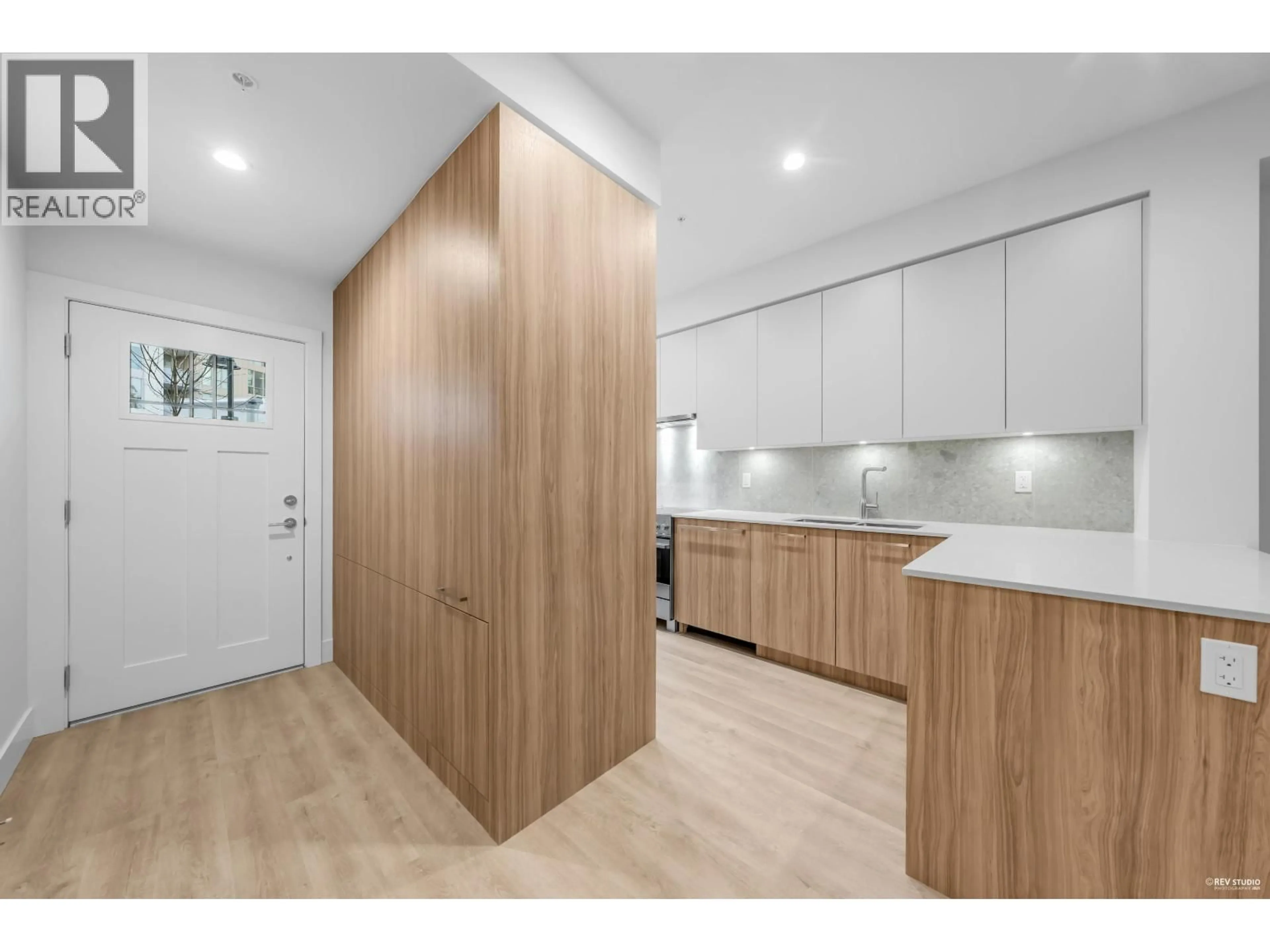 Unknown for 105 - 2320 EMERY COURT, North Vancouver British Columbia V7J0G3