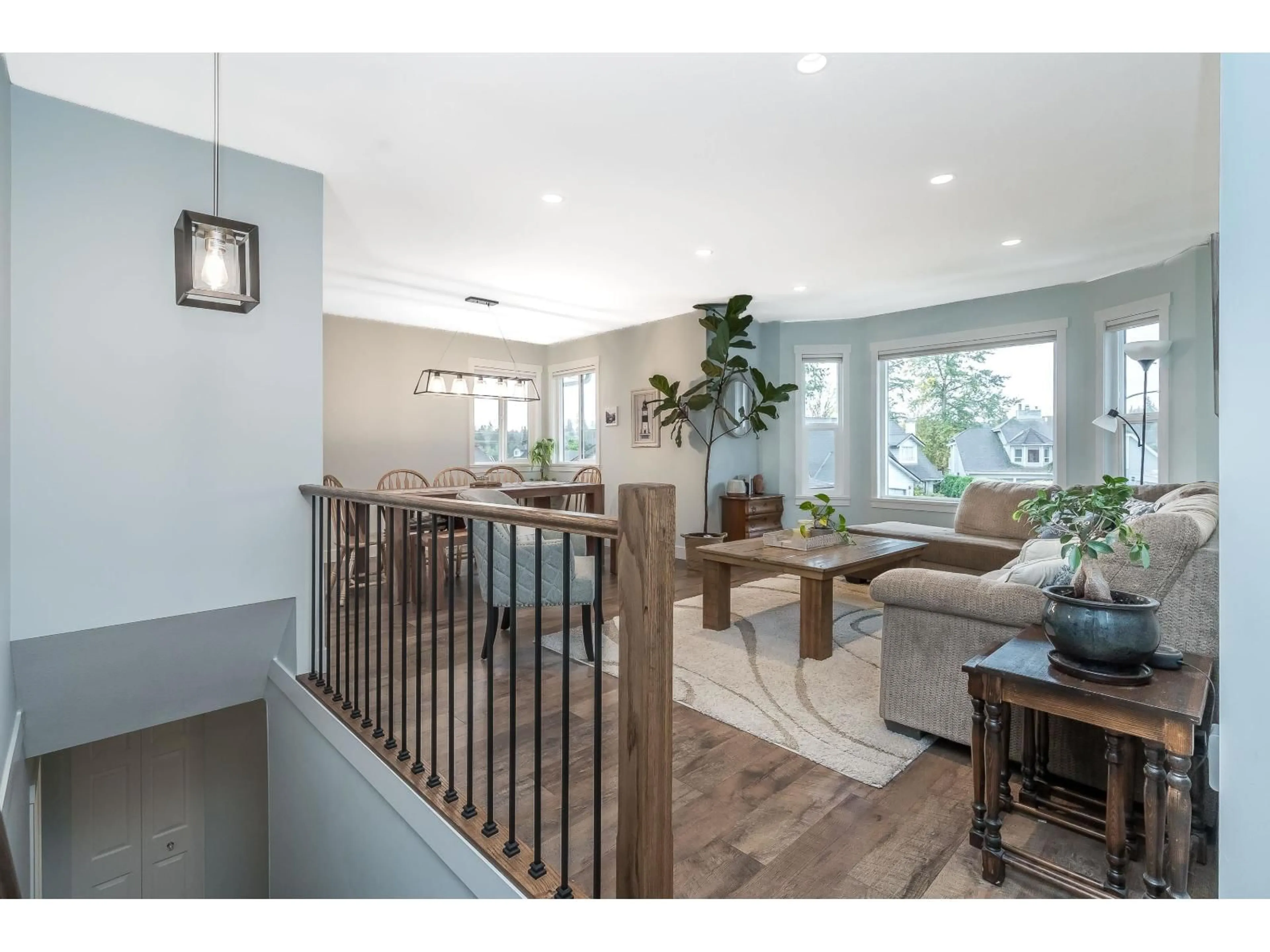 Open concept kitchen, wood/laminate floor for 5240 197A STREET, Langley British Columbia V3A7X9