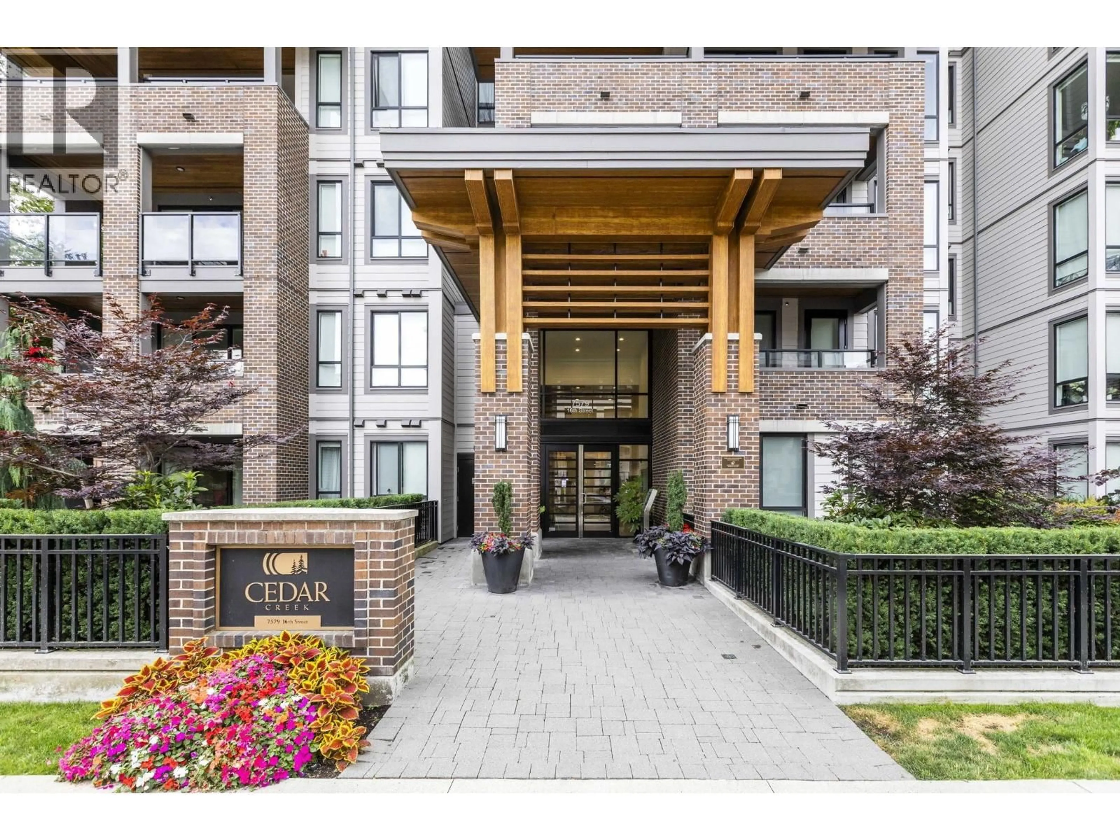 Indoor foyer for 510 - 7579 16TH STREET, Burnaby British Columbia V3N0H7