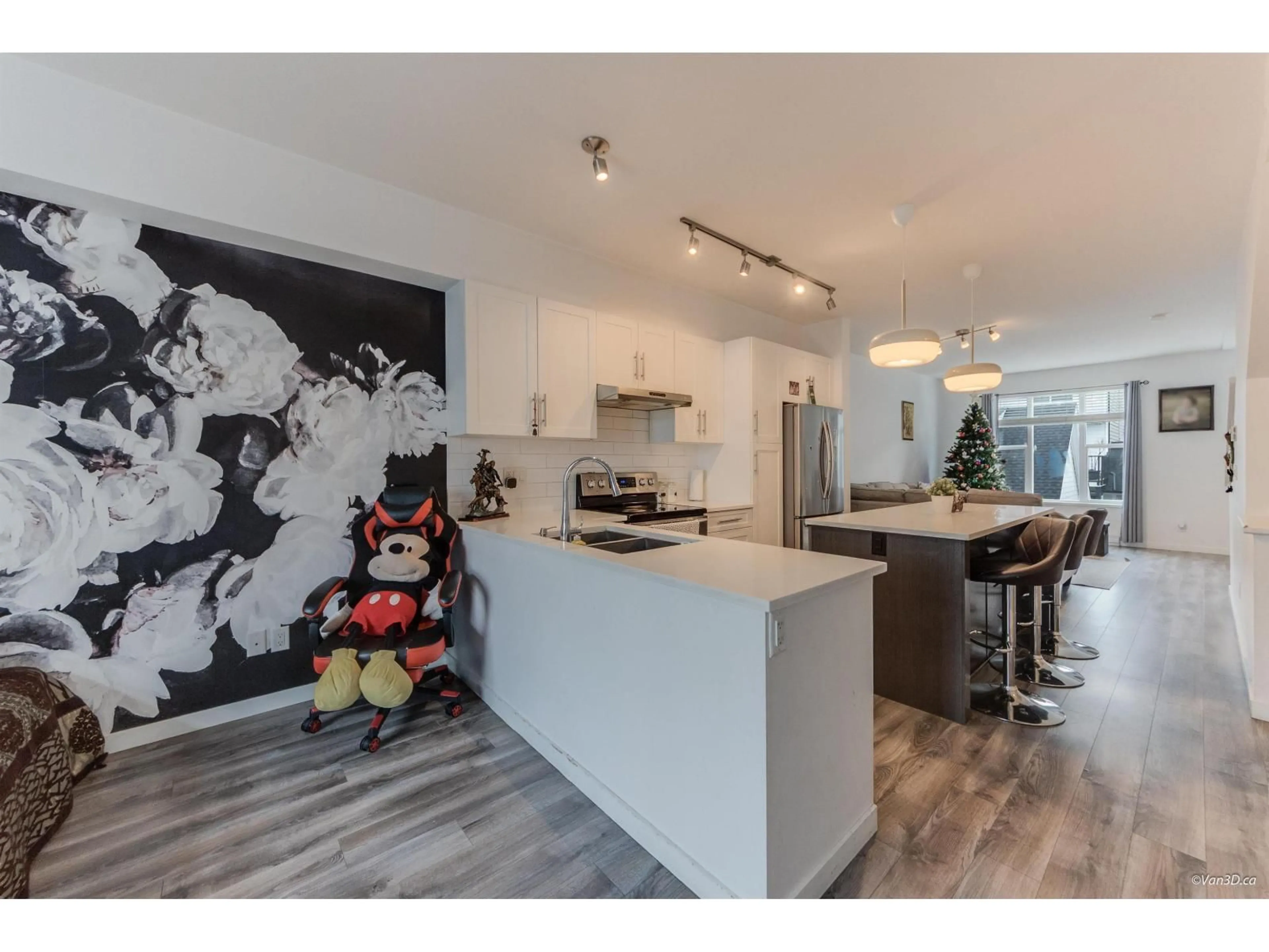 Open concept kitchen, wood/laminate floor for 4 - 14905 60 AVENUE, Surrey British Columbia V3S1R8