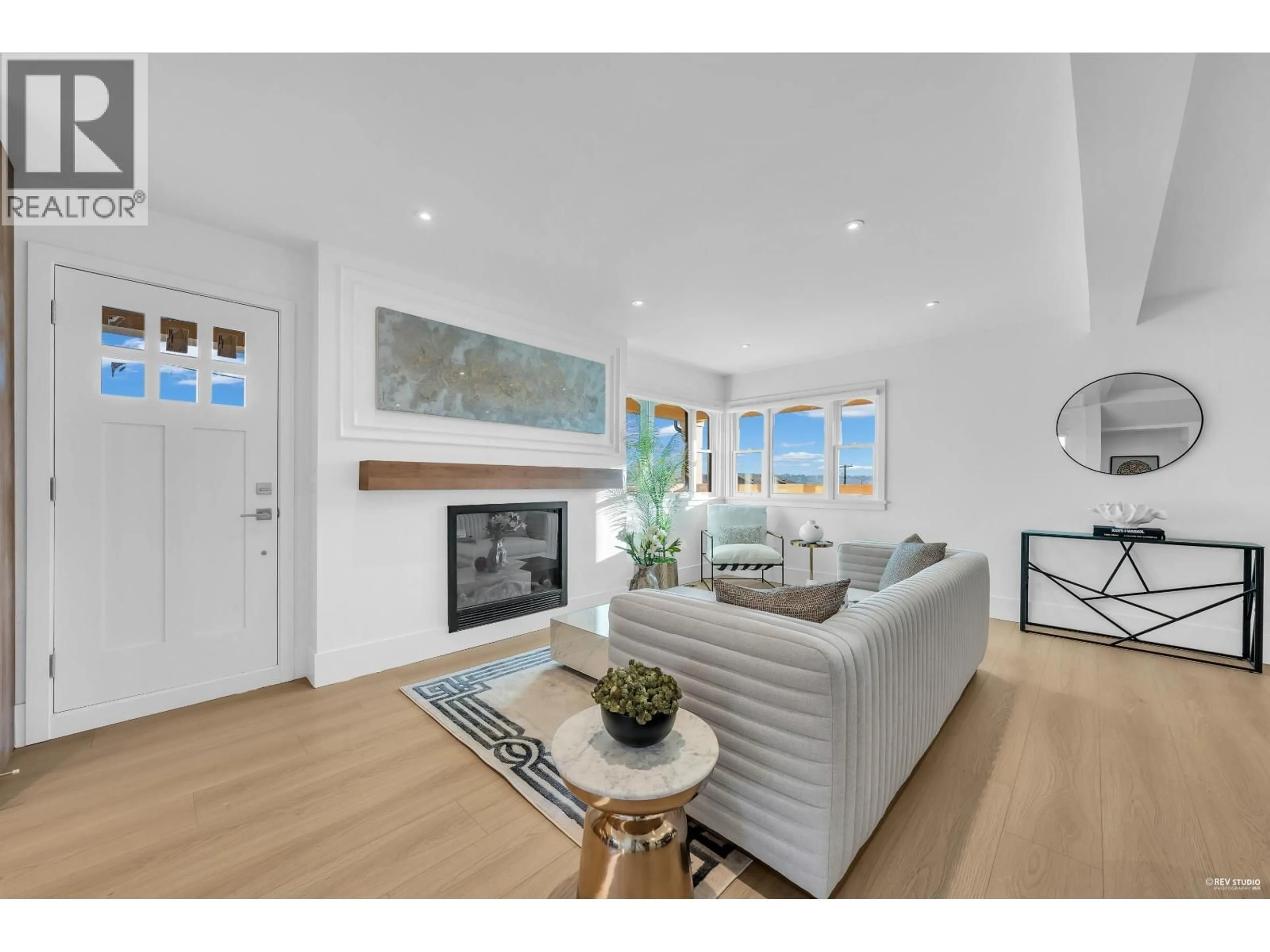 Living room with furniture, wood/laminate floor for 101 - 1125 CARTIER AVENUE, Coquitlam British Columbia V3K2C1