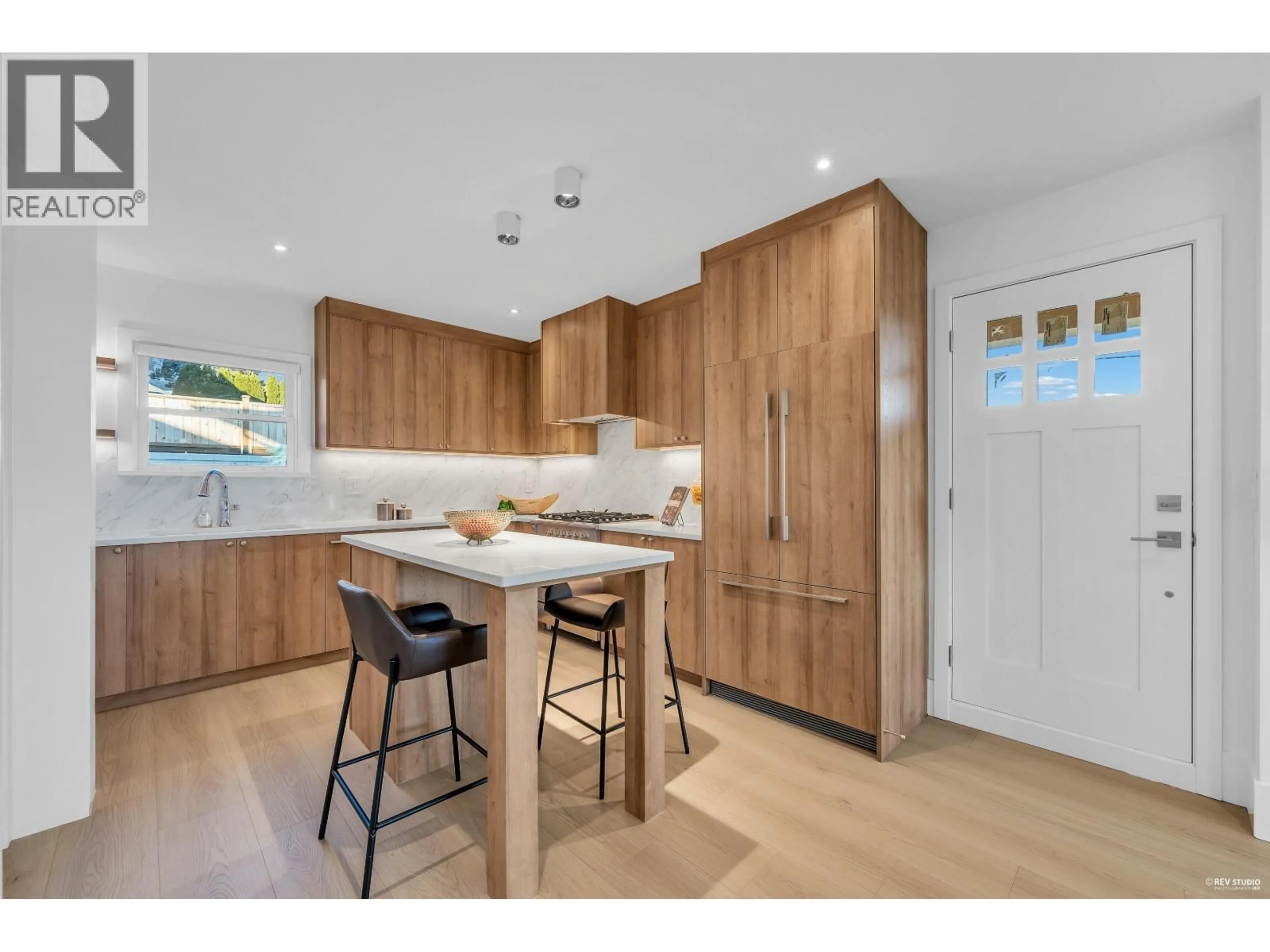 Open concept kitchen, wood/laminate floor for 101 - 1125 CARTIER AVENUE, Coquitlam British Columbia V3K2C1