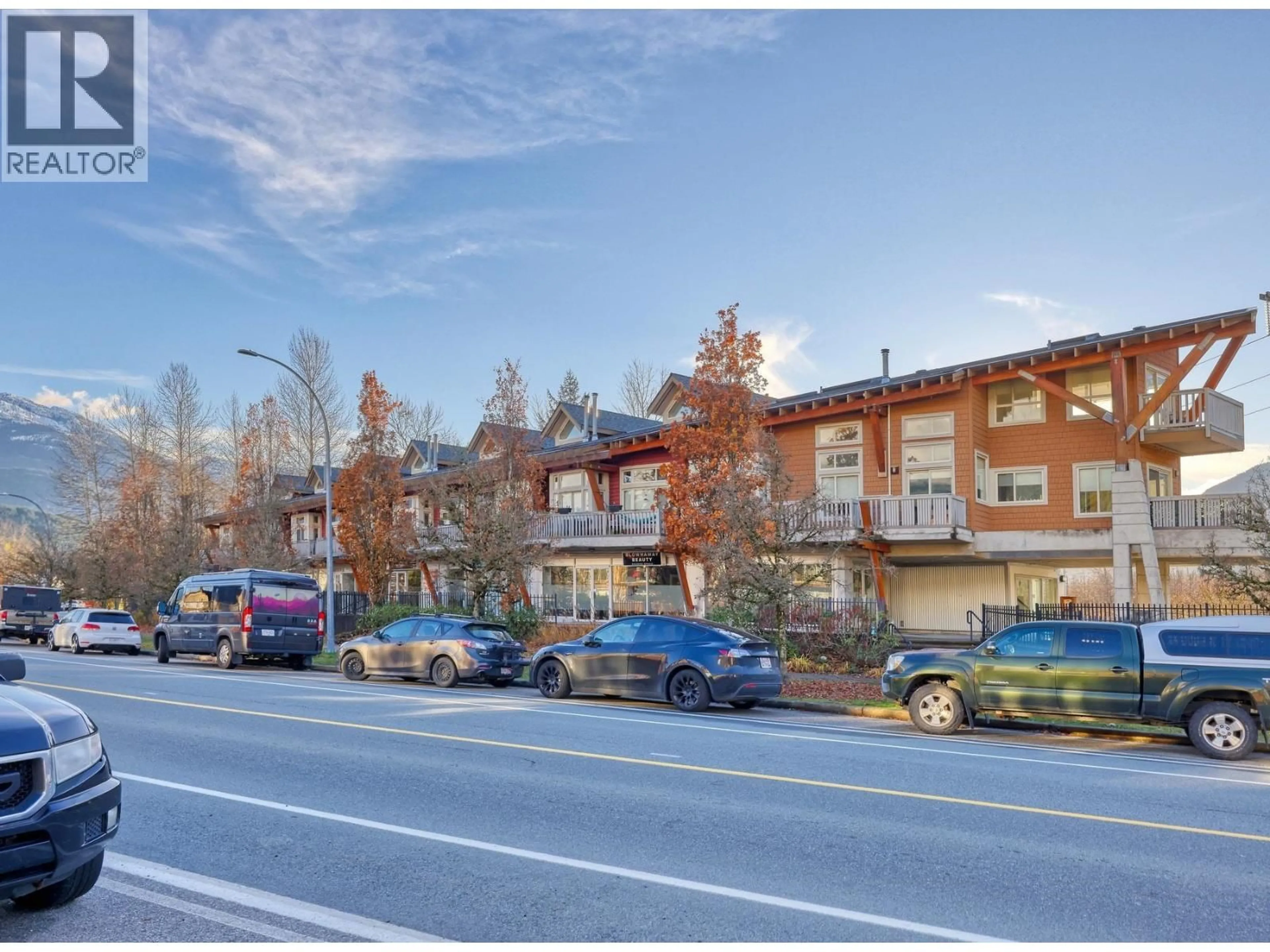 A pic from outside/outdoor area/front of a property/back of a property/a pic from drone, street for 1 - 40775 TANTALUS ROAD, Squamish British Columbia V8B0N2