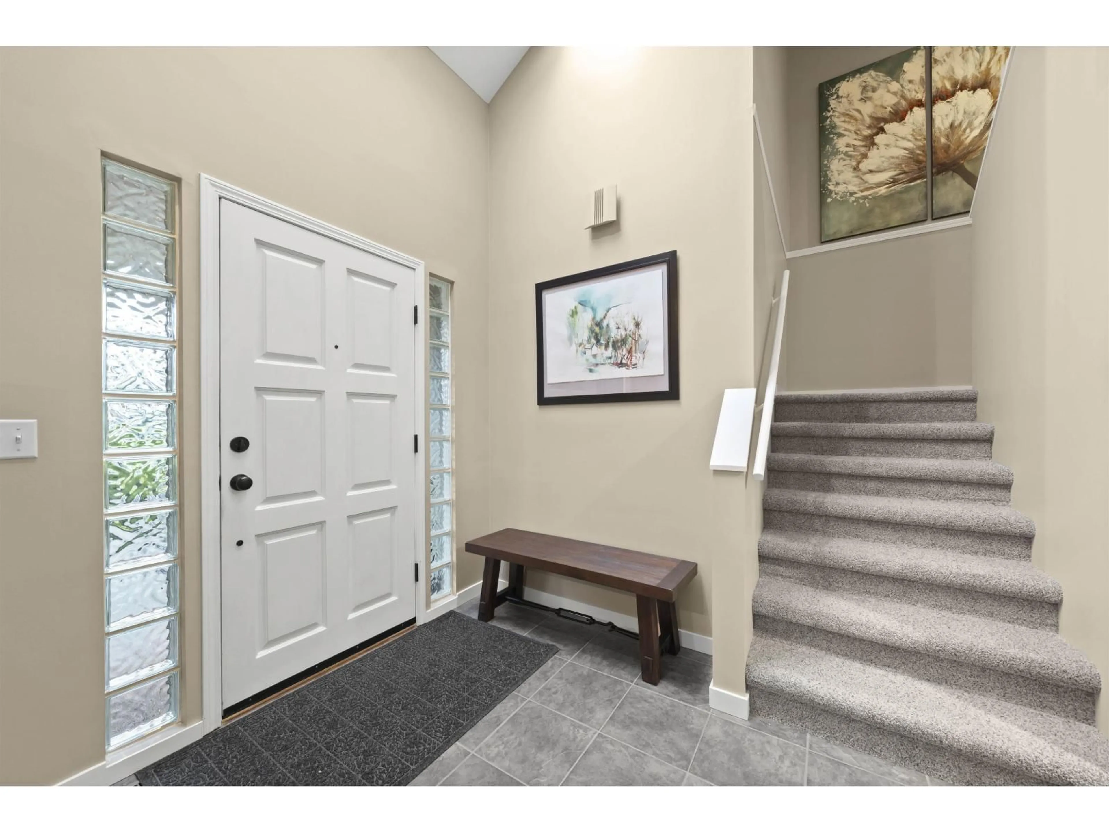 Indoor entryway for 6544 CLAYTONHILL GROVE, Surrey British Columbia V3S7N4