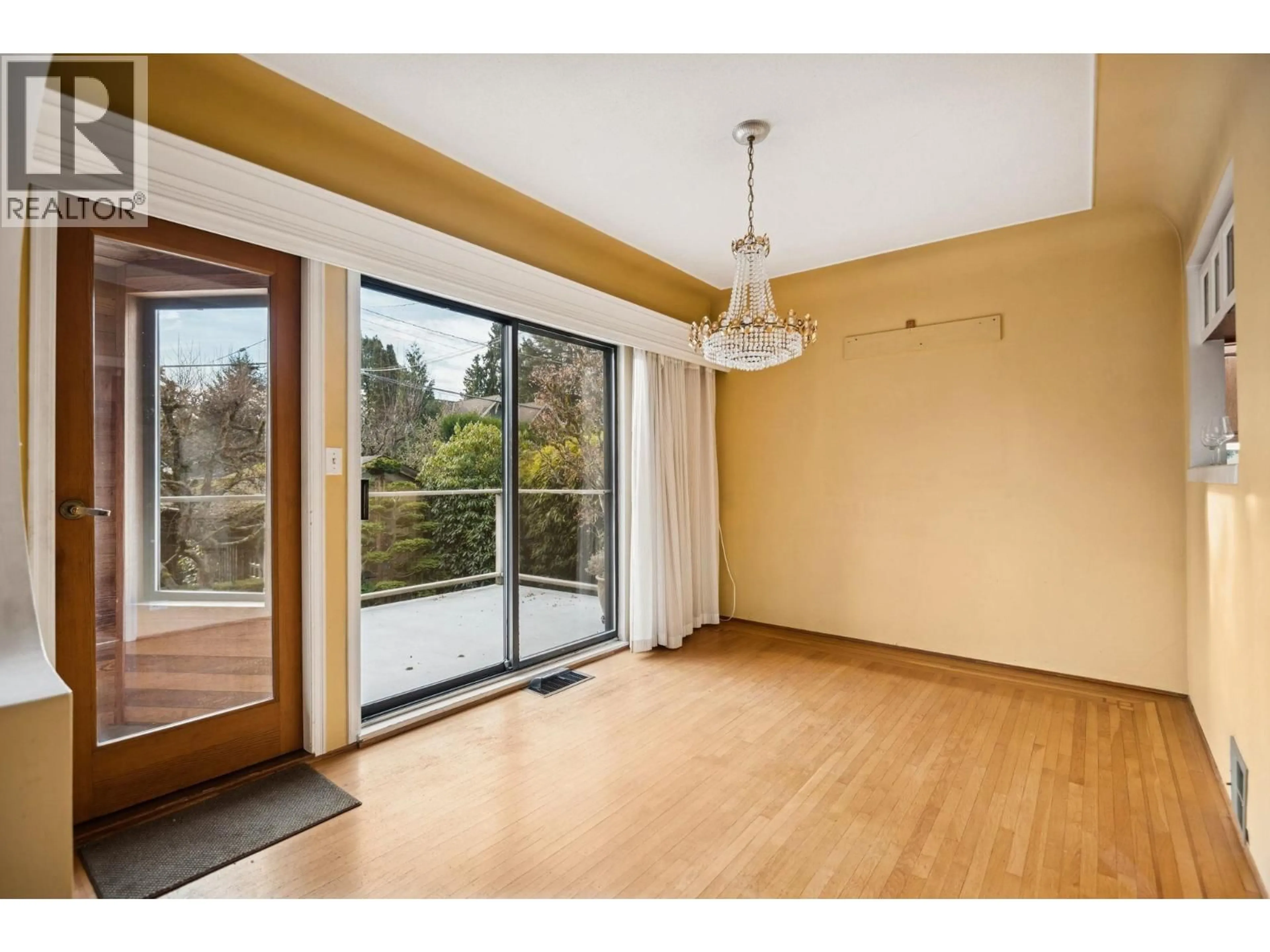 Unknown for 5525 CROWN STREET, Vancouver British Columbia V6N2B6