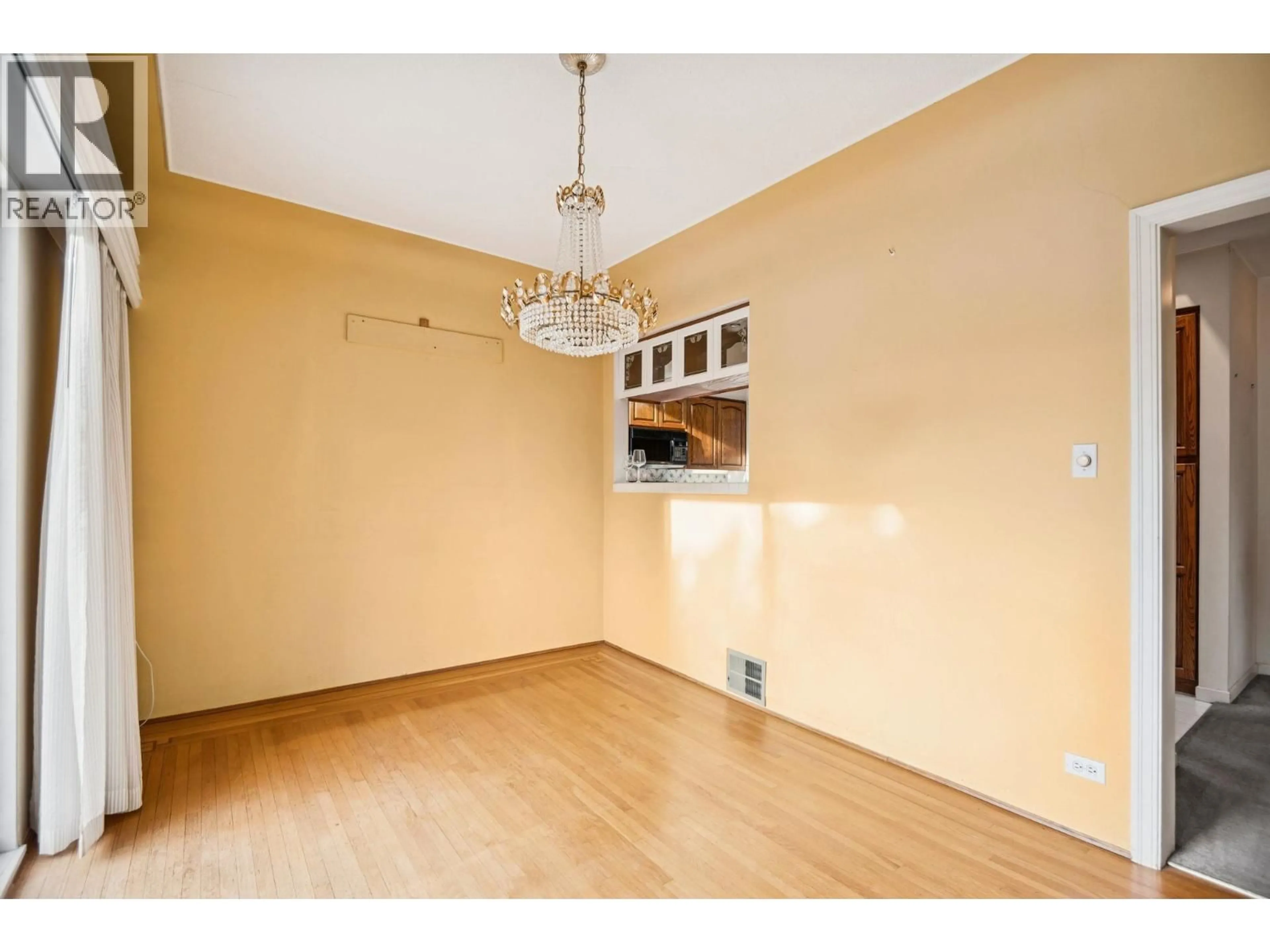 Unknown for 5525 CROWN STREET, Vancouver British Columbia V6N2B6